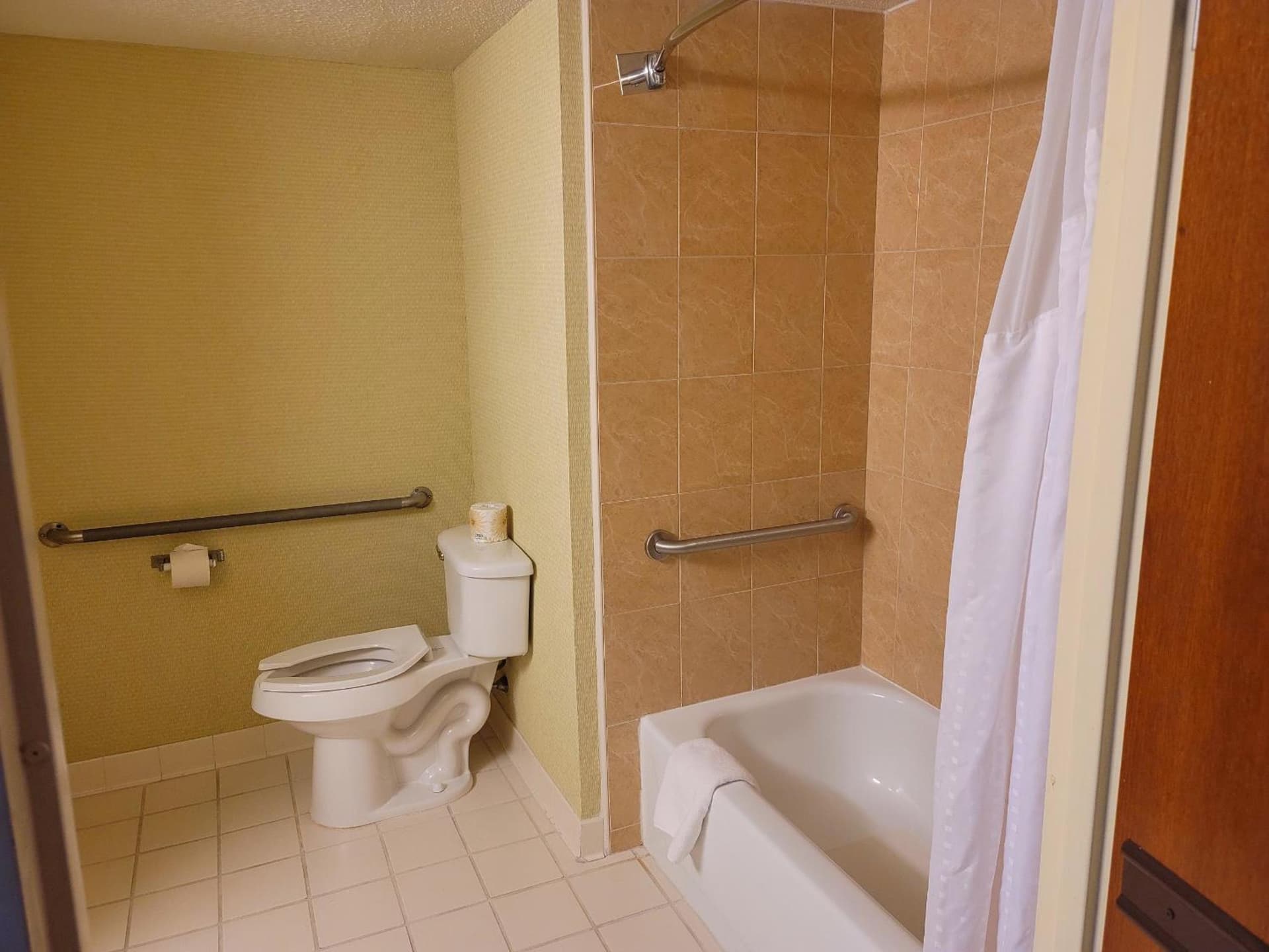 Lynchburg Grand Estate by IHG gallery photo in Lynchburg, VA — image 18