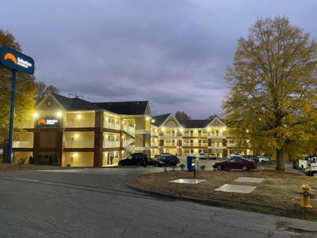 Suburban Studios Winston-Salem near Hanes Mall gallery photo in Winston-Salem, NC — image 13
