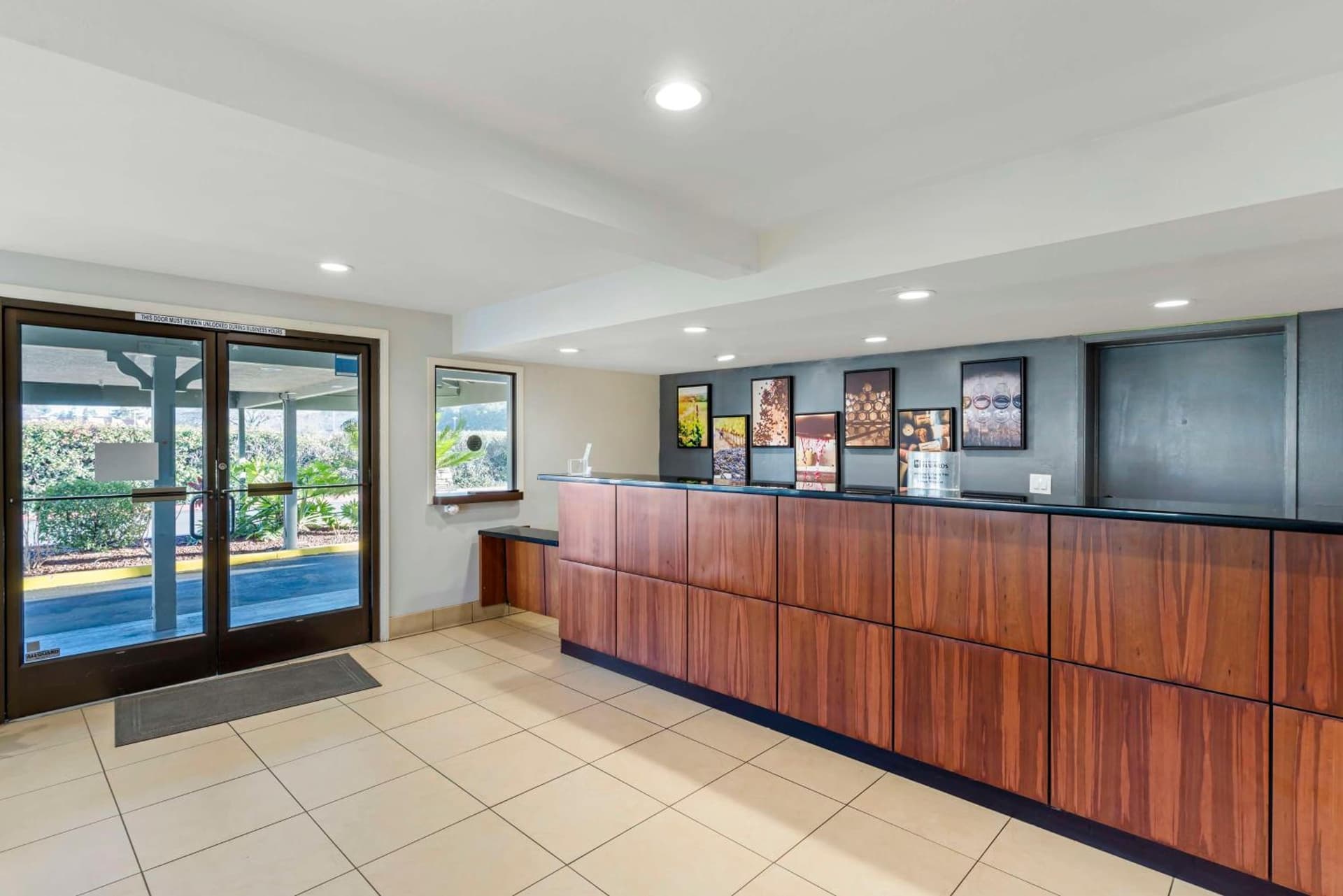 Best Western Cordelia Inn interior in Fairfield, CA — gallery photo 2