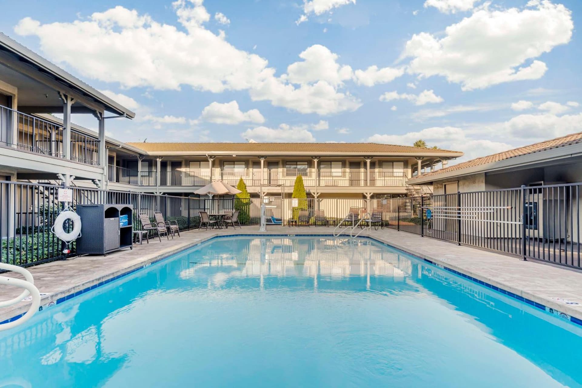 Best Western Cordelia Inn property views in Fairfield, CA — gallery photo 3