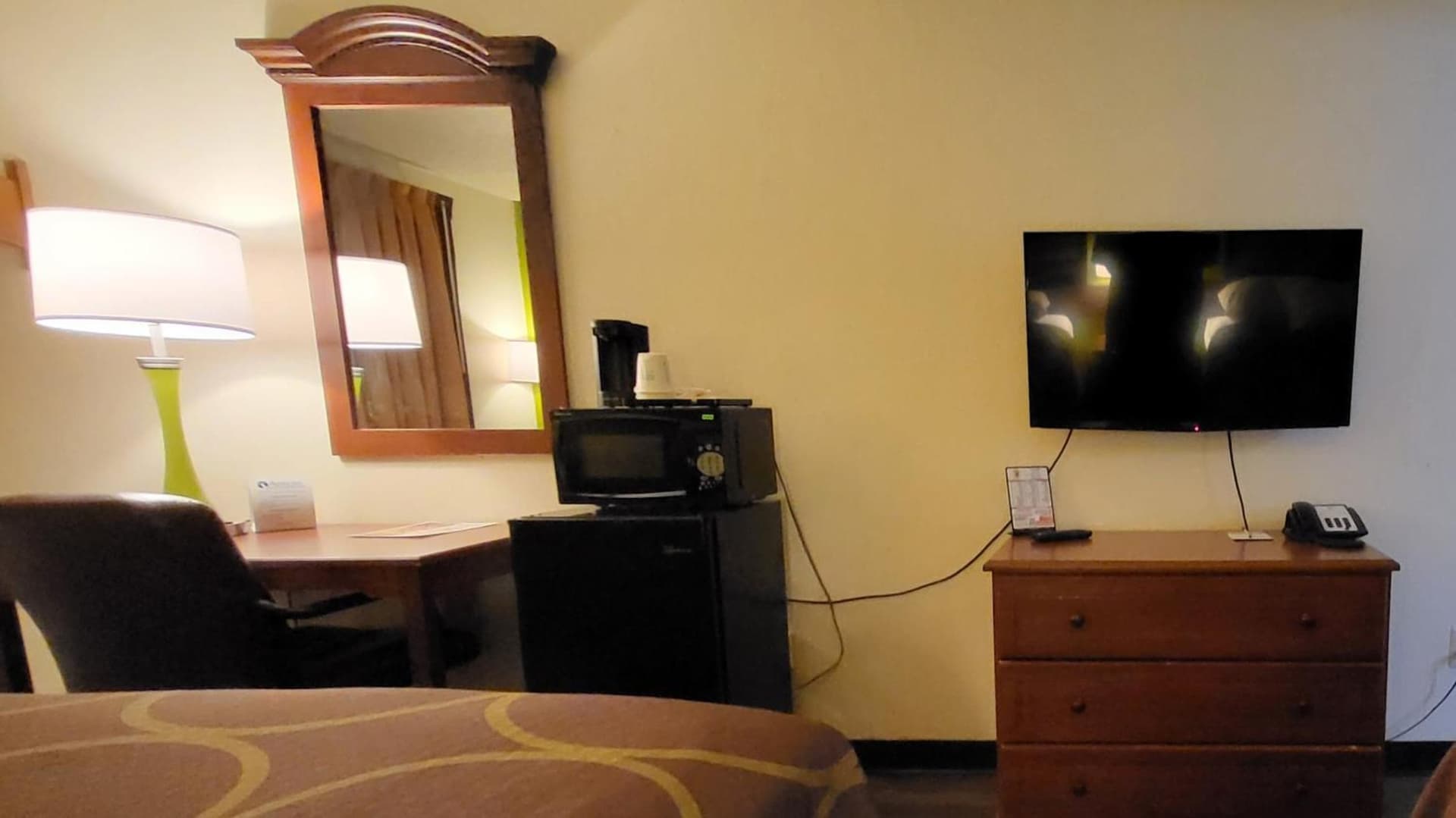 Super 8 by Wyndham Canton/Livonia Area gallery photo in Canton — image 43