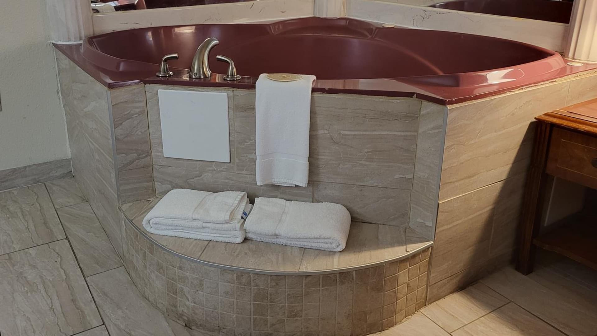 Super 8 by Wyndham Canton/Livonia Area interior in Canton — gallery photo 2