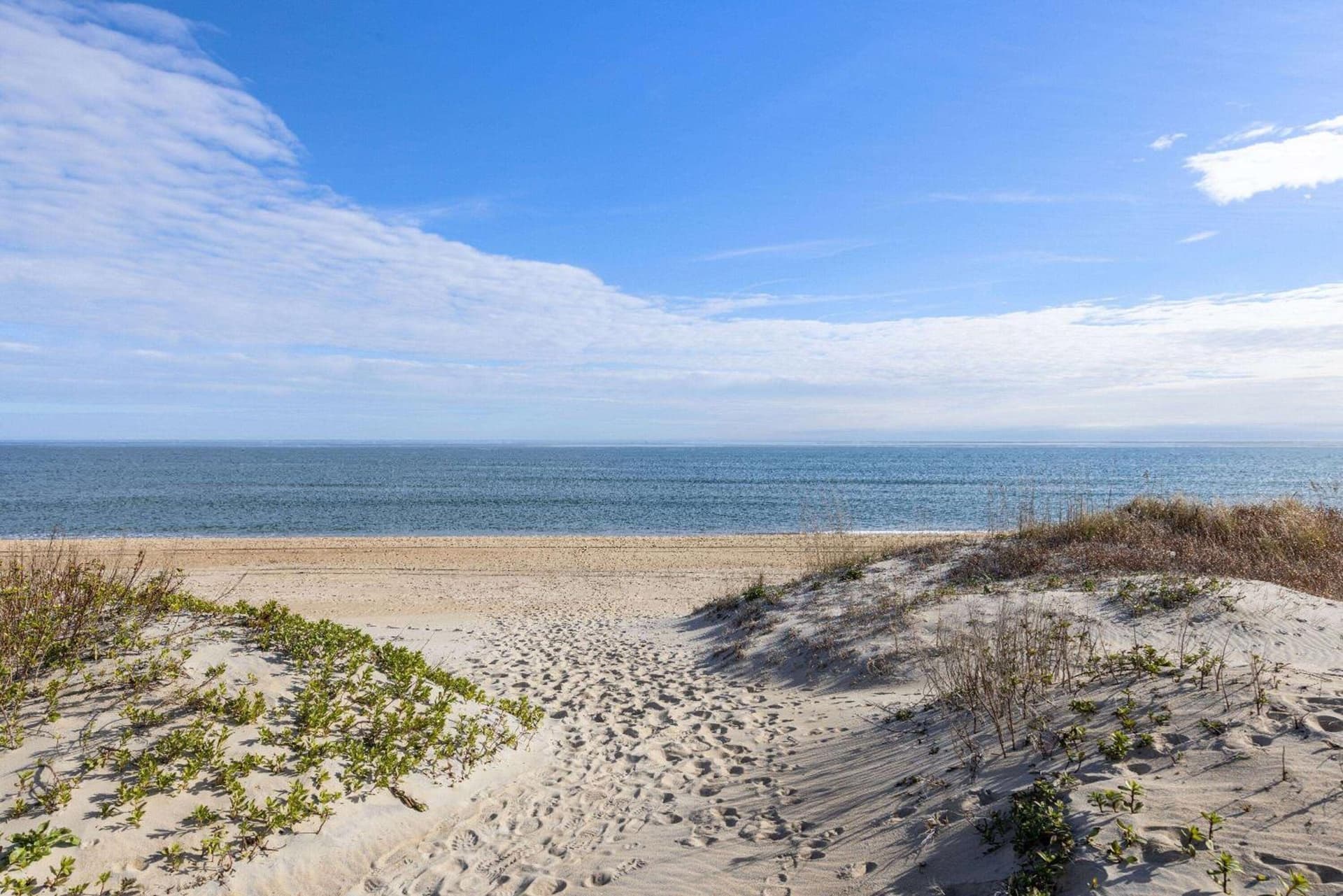 Days Inn by Wyndham Kill Devil Hills Oceanfront - Wilbur property views in Kill Devil Hills, NC — gallery photo 3
