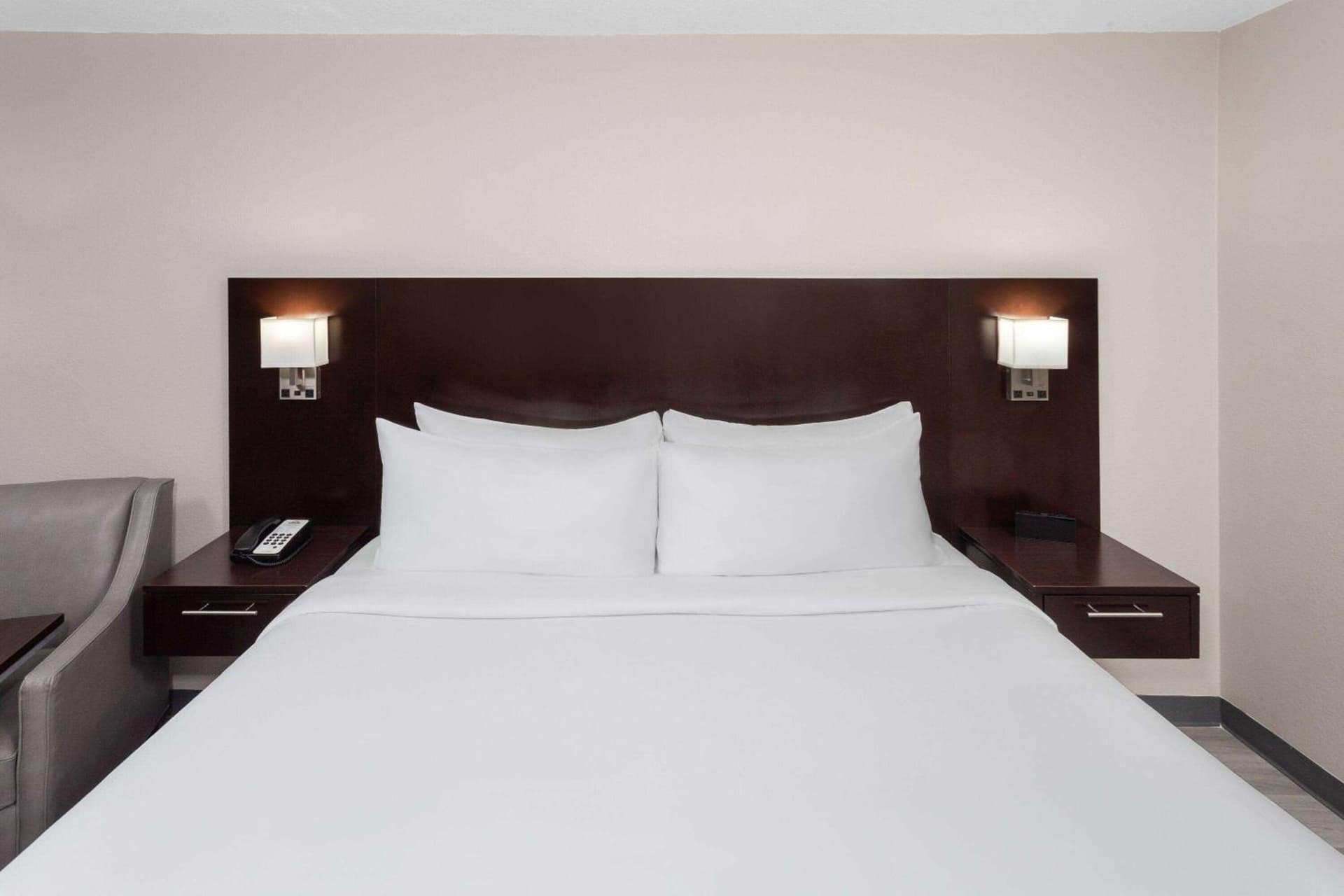 Days Inn by Wyndham Melbourne property views in Melbourne, FL — gallery photo 3