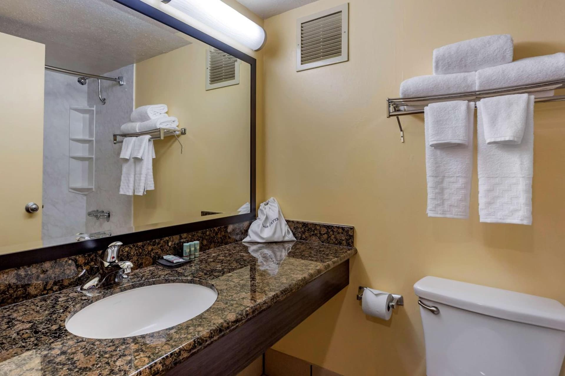 Best Western The Plaza Hotel Honolulu Airport - Free Breakfast gallery photo in Honolulu, HI — image 16