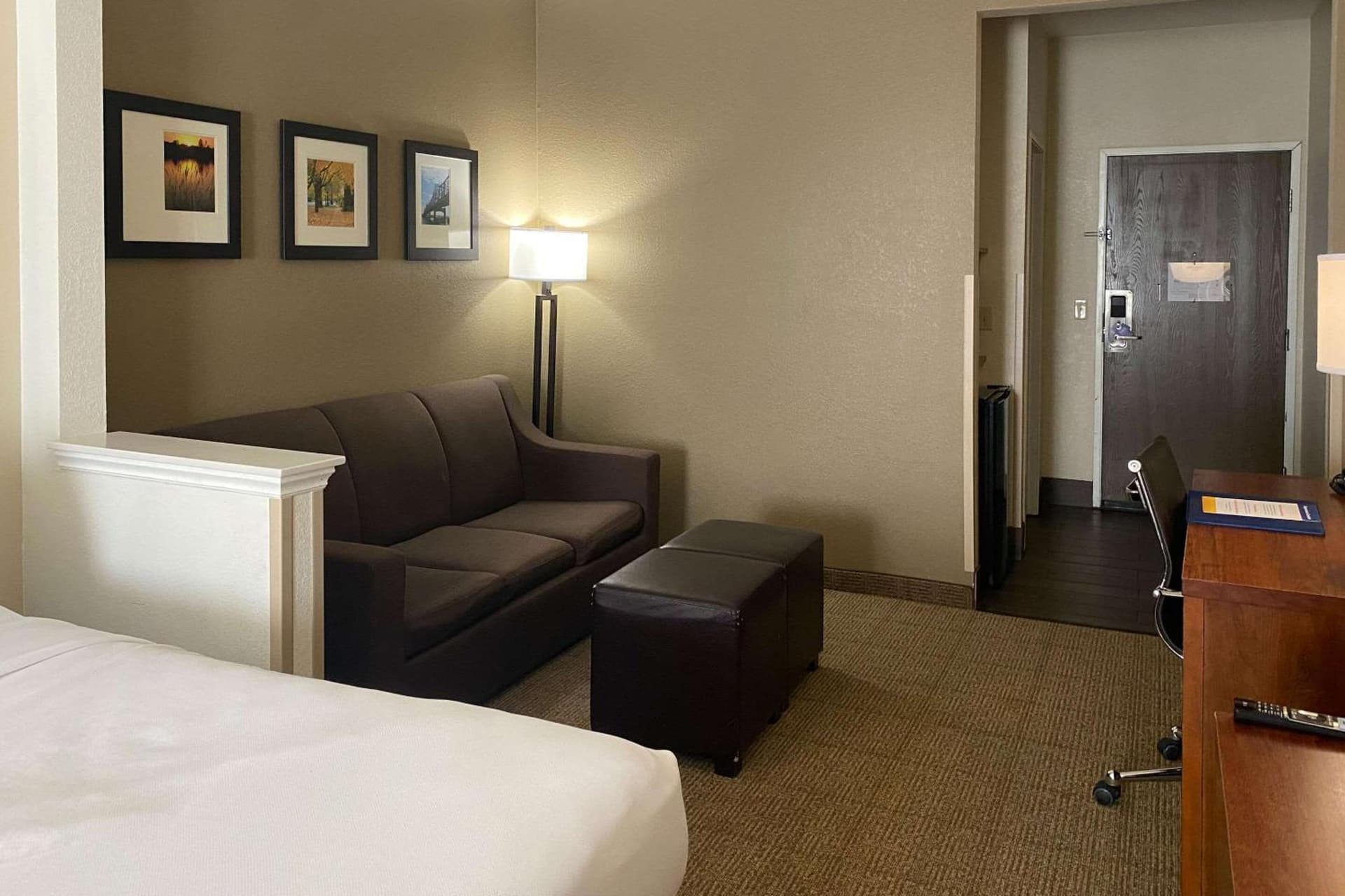 Comfort Suites Peoria I-74 gallery photo in Peoria, IL — image 40