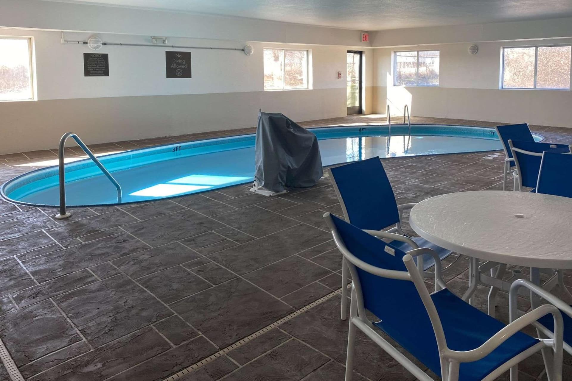 Comfort Suites Peoria I-74 gallery photo in Peoria, IL — image 37