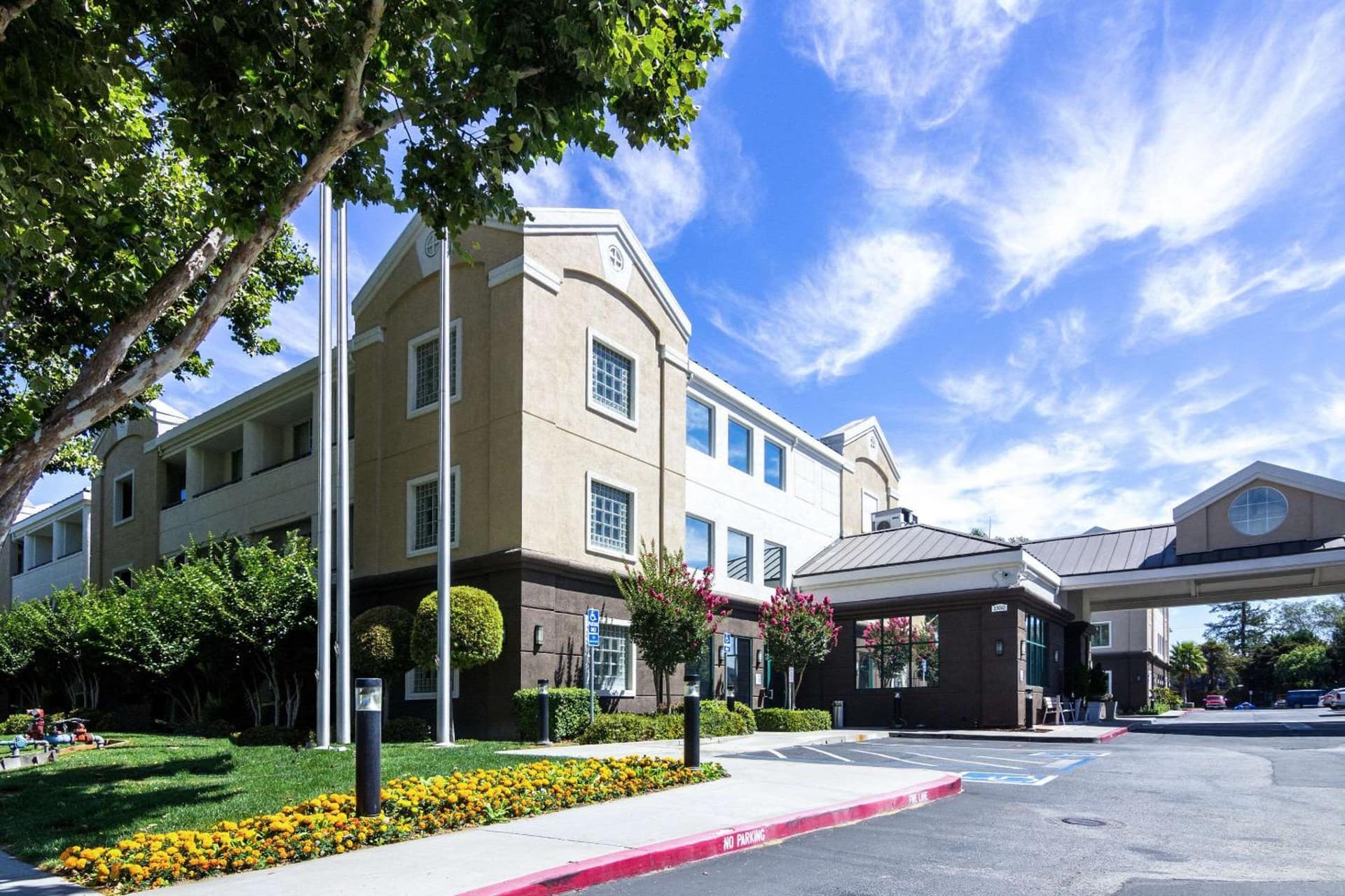 Country Inn & Suites by Radisson, San Jose International Airport, CA featured exterior or lobby in San Jose, CA — similar hotel