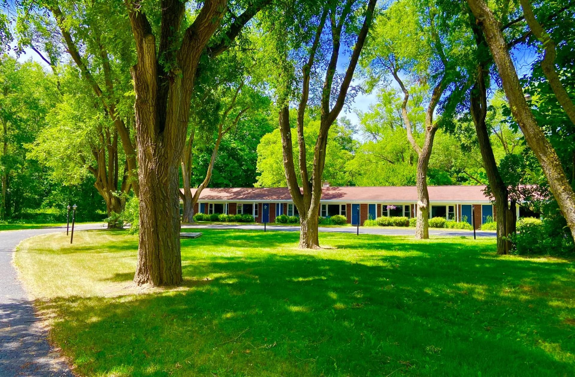 Elk Rapids Lakeshore Inn featured exterior or lobby in Elk Rapids, MI — similar hotel