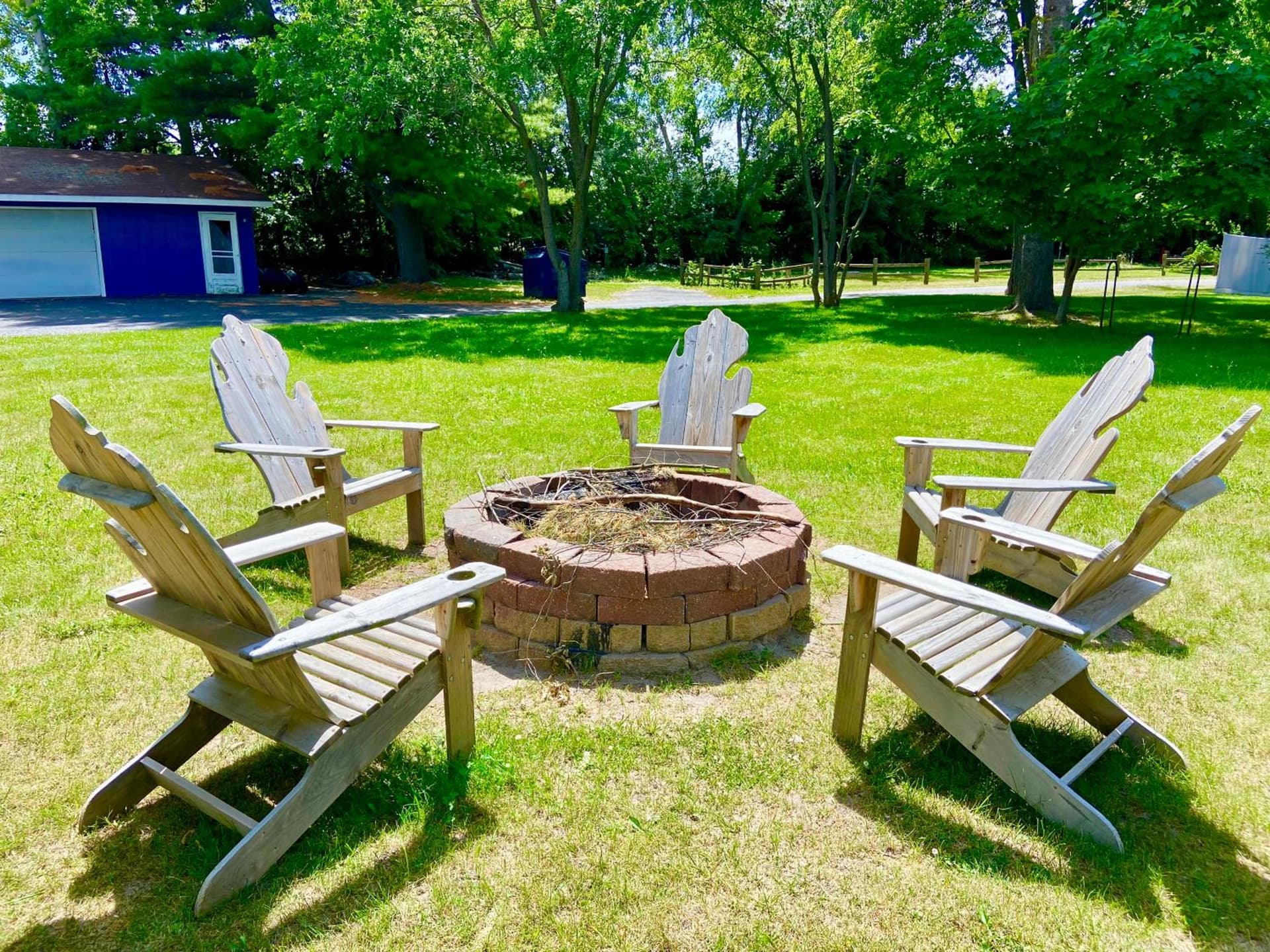 Elk Rapids Lakeshore Inn property views in Elk Rapids, MI — gallery photo 3