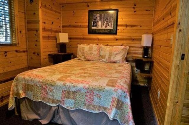 Cold Springs Resort property views in Camp Sherman, OR — gallery photo 3