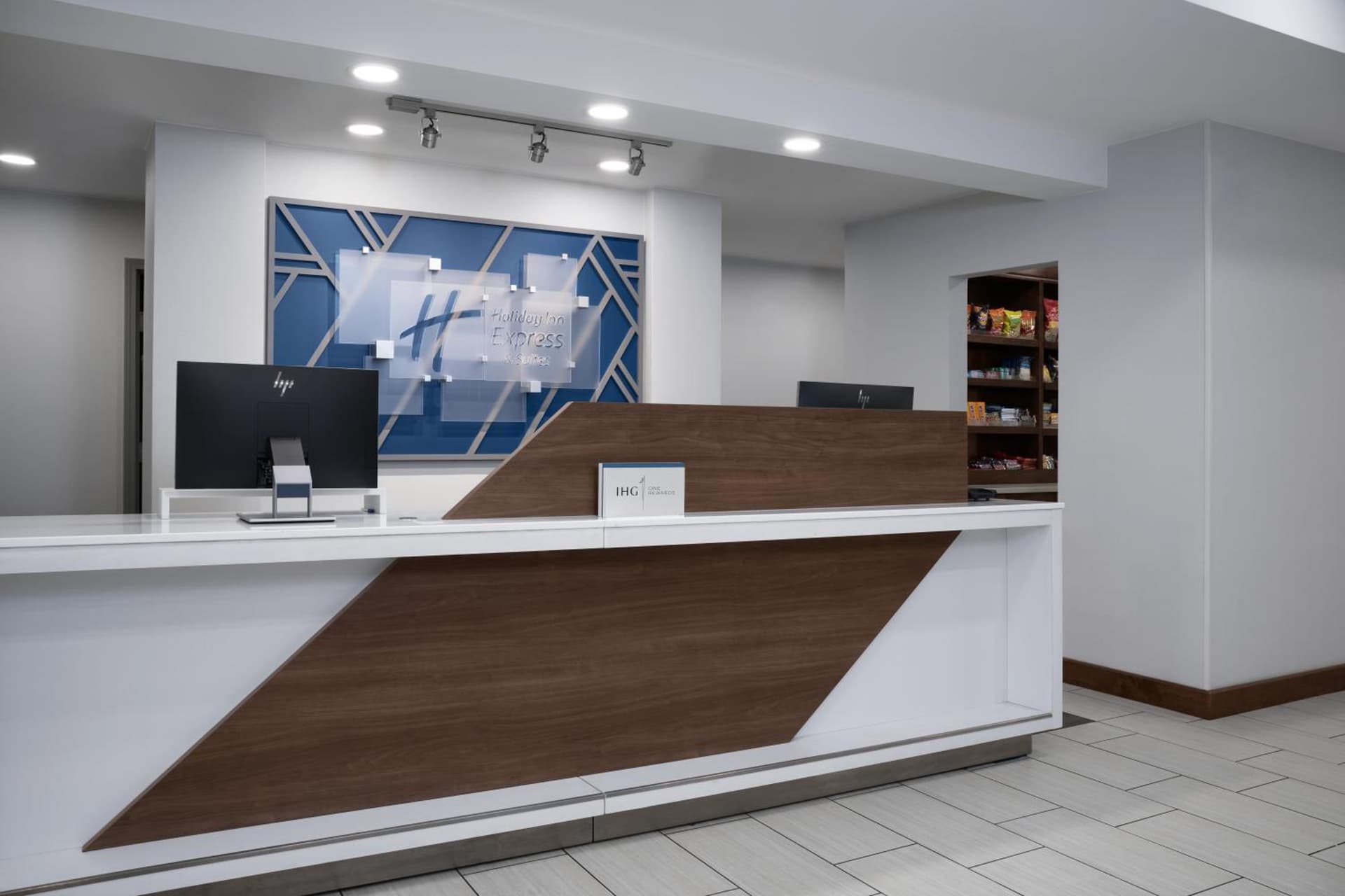 Holiday Inn Express & Suites Alexandria - Fort Belvoir by IHG gallery photo in Alexandria, VA — image 15