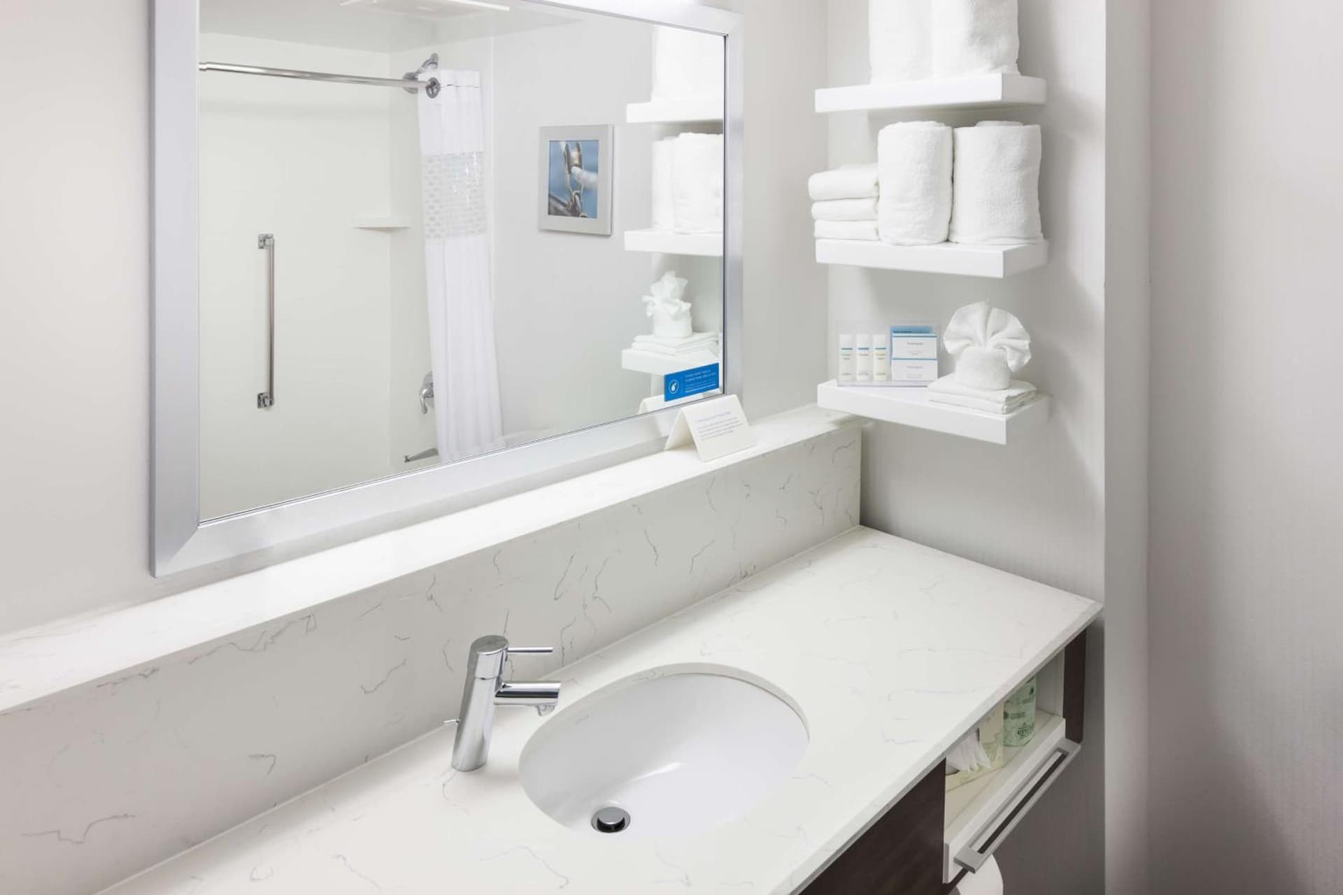 Hampton Inn Fort Lauderdale Downtown Las Olas Area gallery photo in Fort Lauderdale, FL — image 10