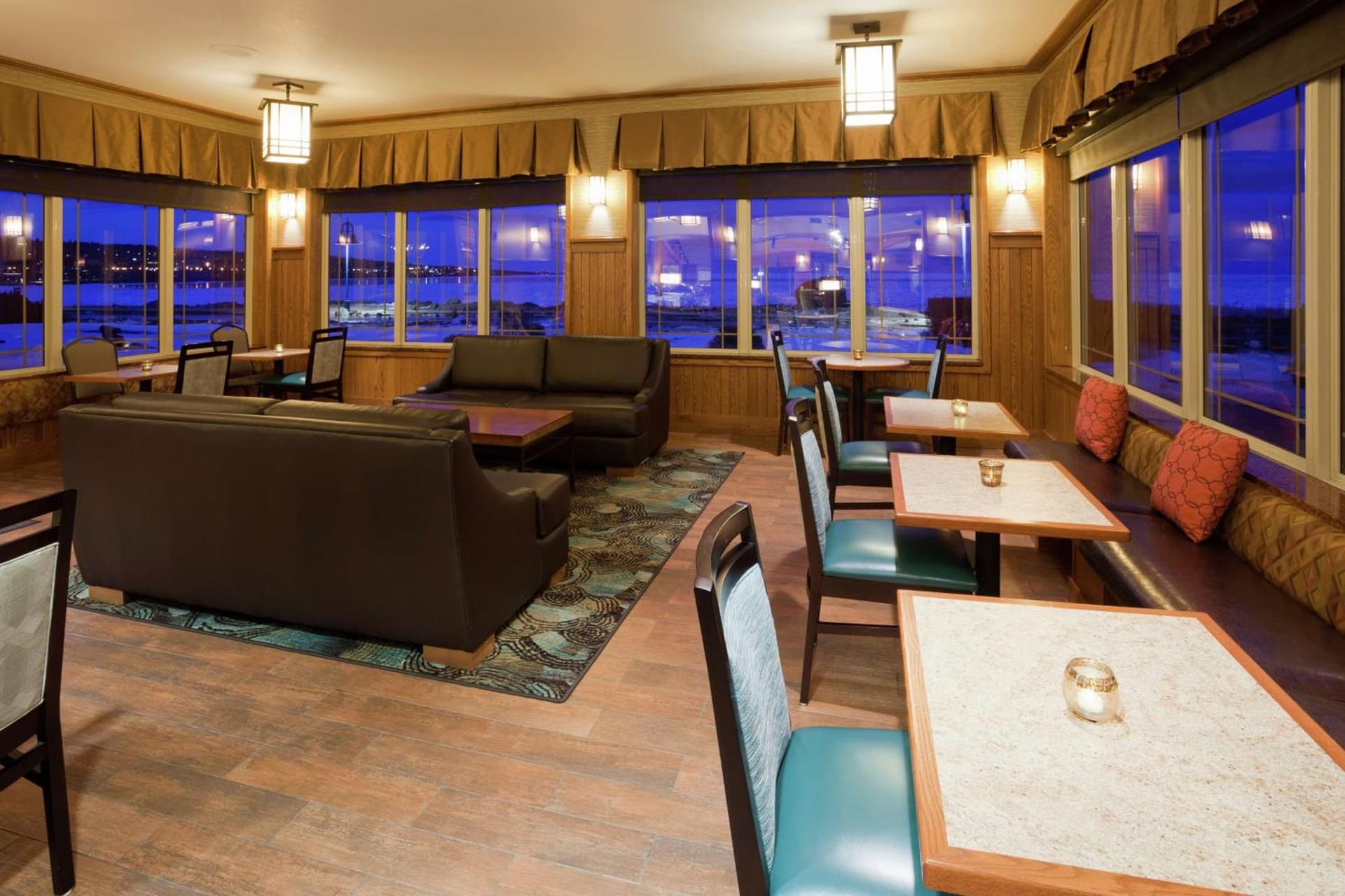 Hampton Inn Duluth-Canal Park gallery photo in Duluth, MN — image 25