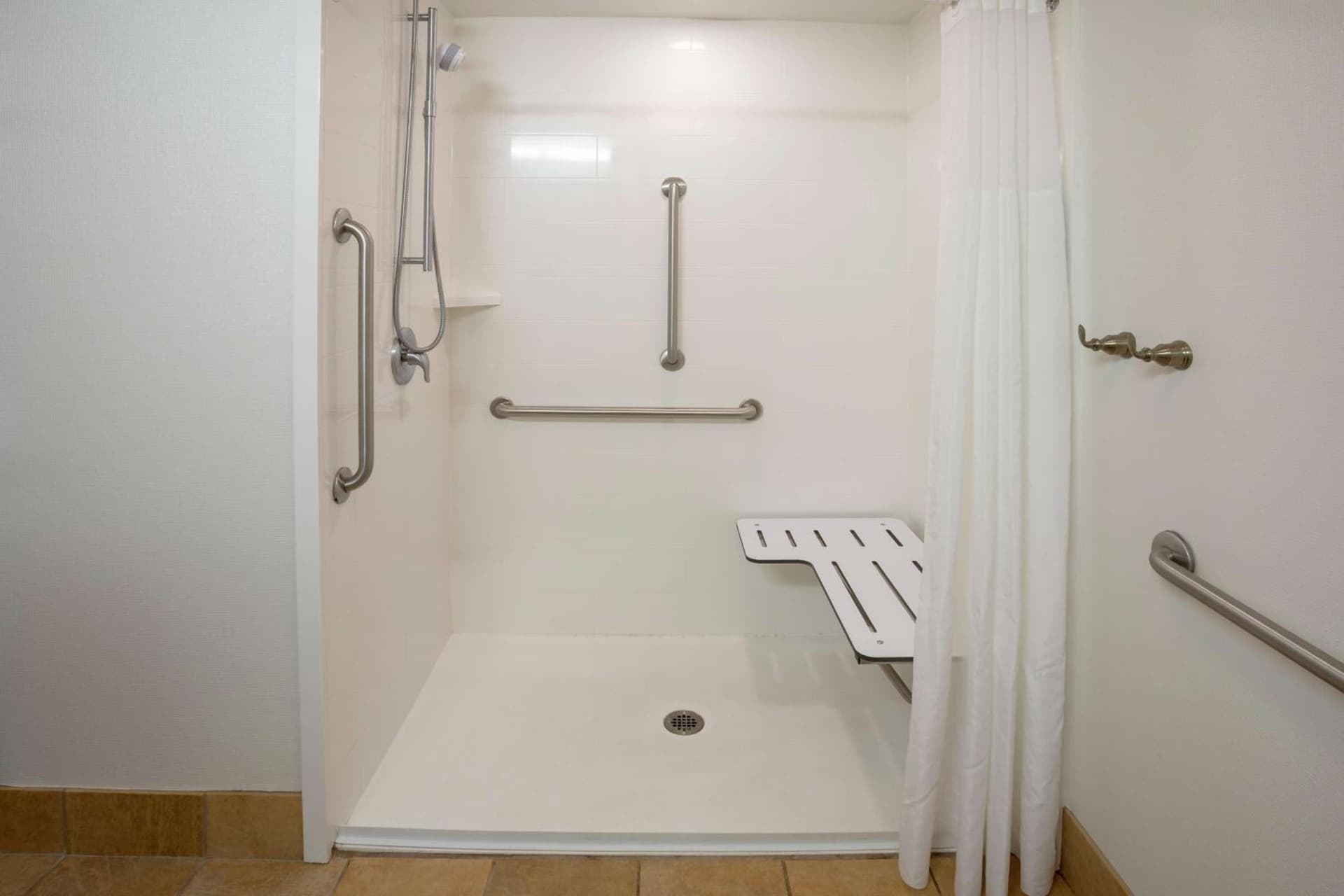 Hampton Inn Duluth-Canal Park gallery photo in Duluth, MN — image 9