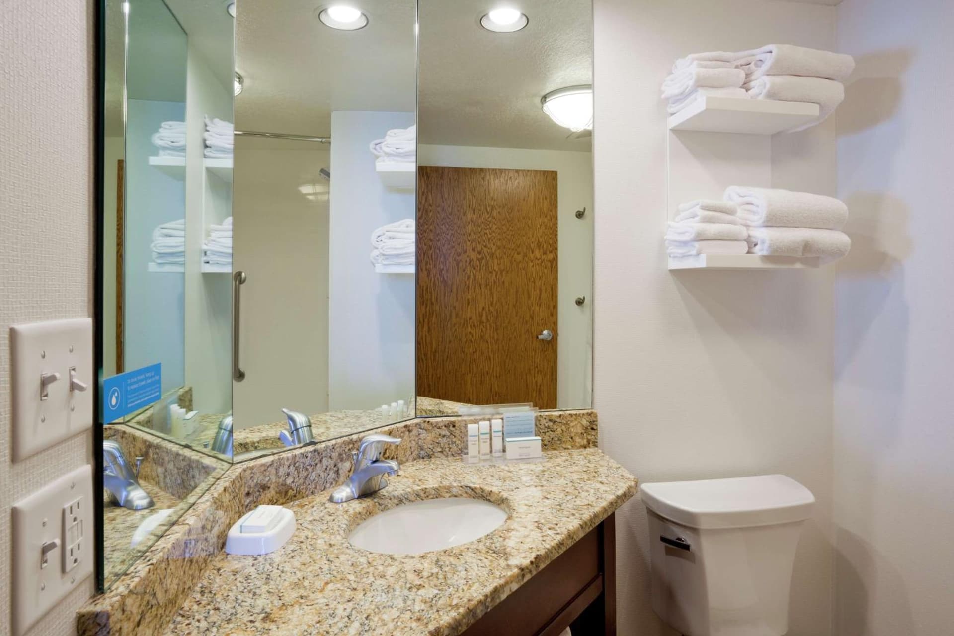 Hampton Inn Duluth-Canal Park property views in Duluth, MN — gallery photo 3