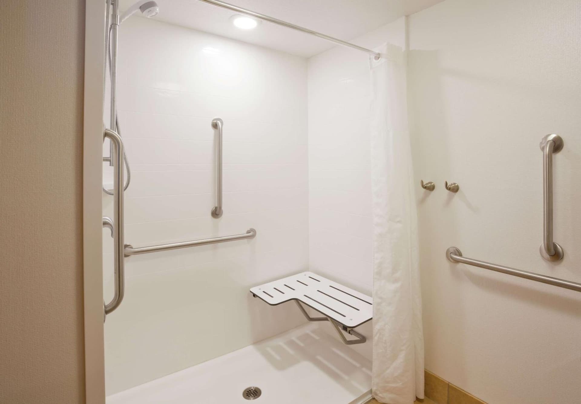 Hampton Inn Duluth-Canal Park gallery photo in Duluth, MN — image 41