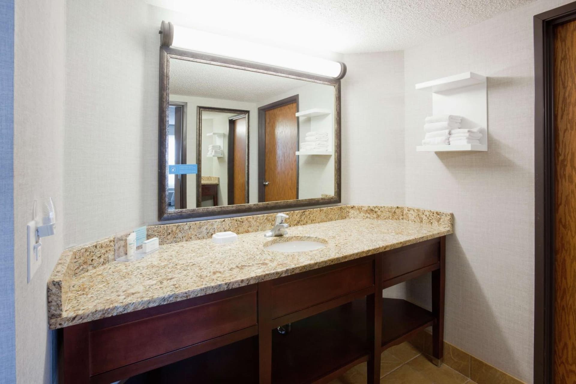 Hampton Inn Duluth-Canal Park gallery photo in Duluth, MN — image 53