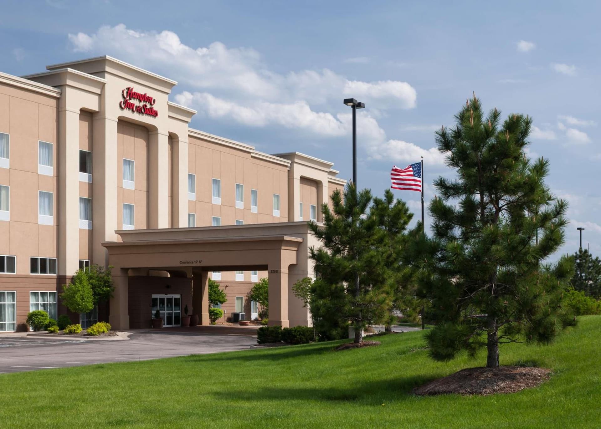 Hampton Inn & Suites Davenport featured exterior or lobby in Davenport, IA — similar hotel