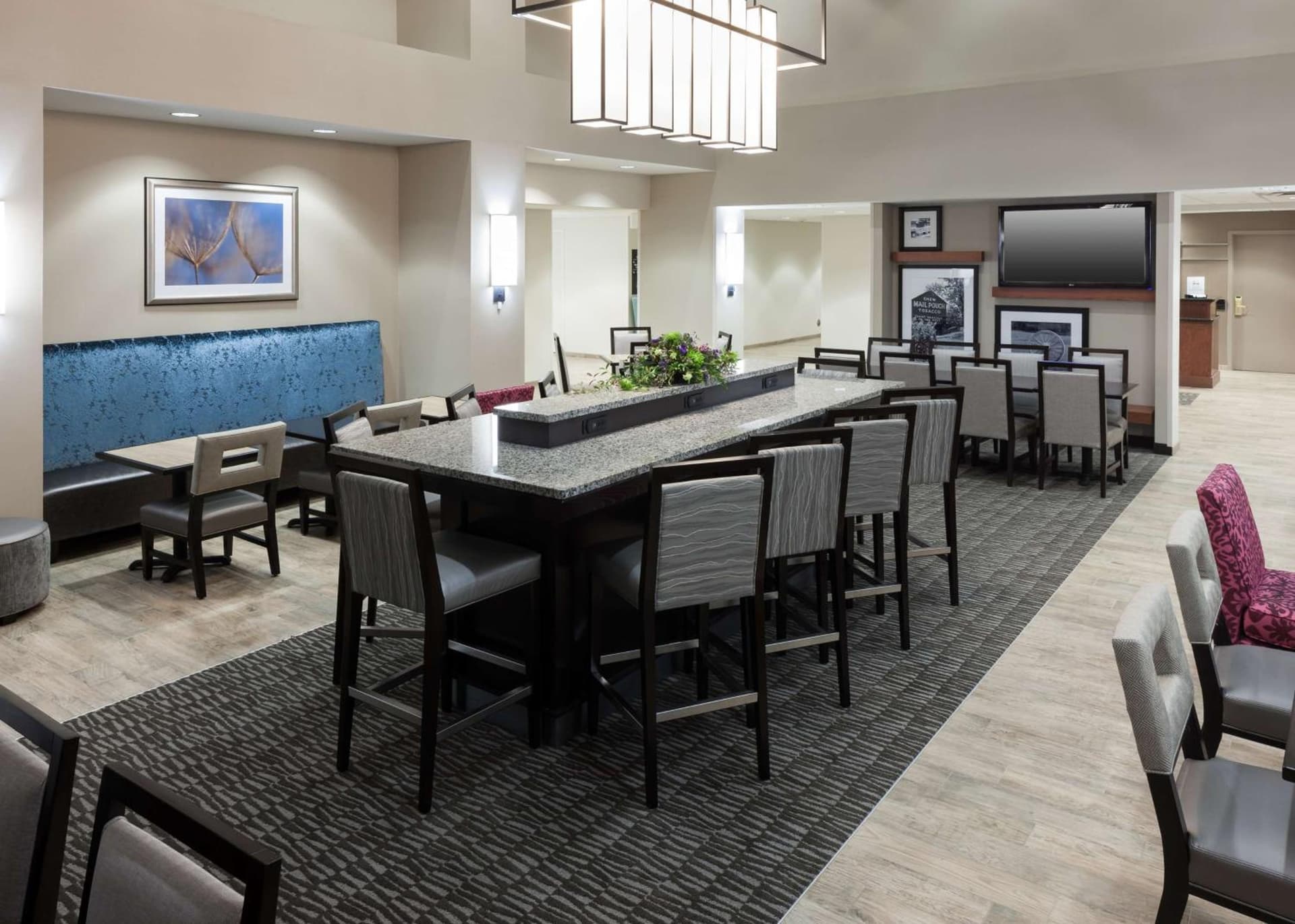 Hampton Inn & Suites Davenport gallery photo in Davenport, IA — image 30