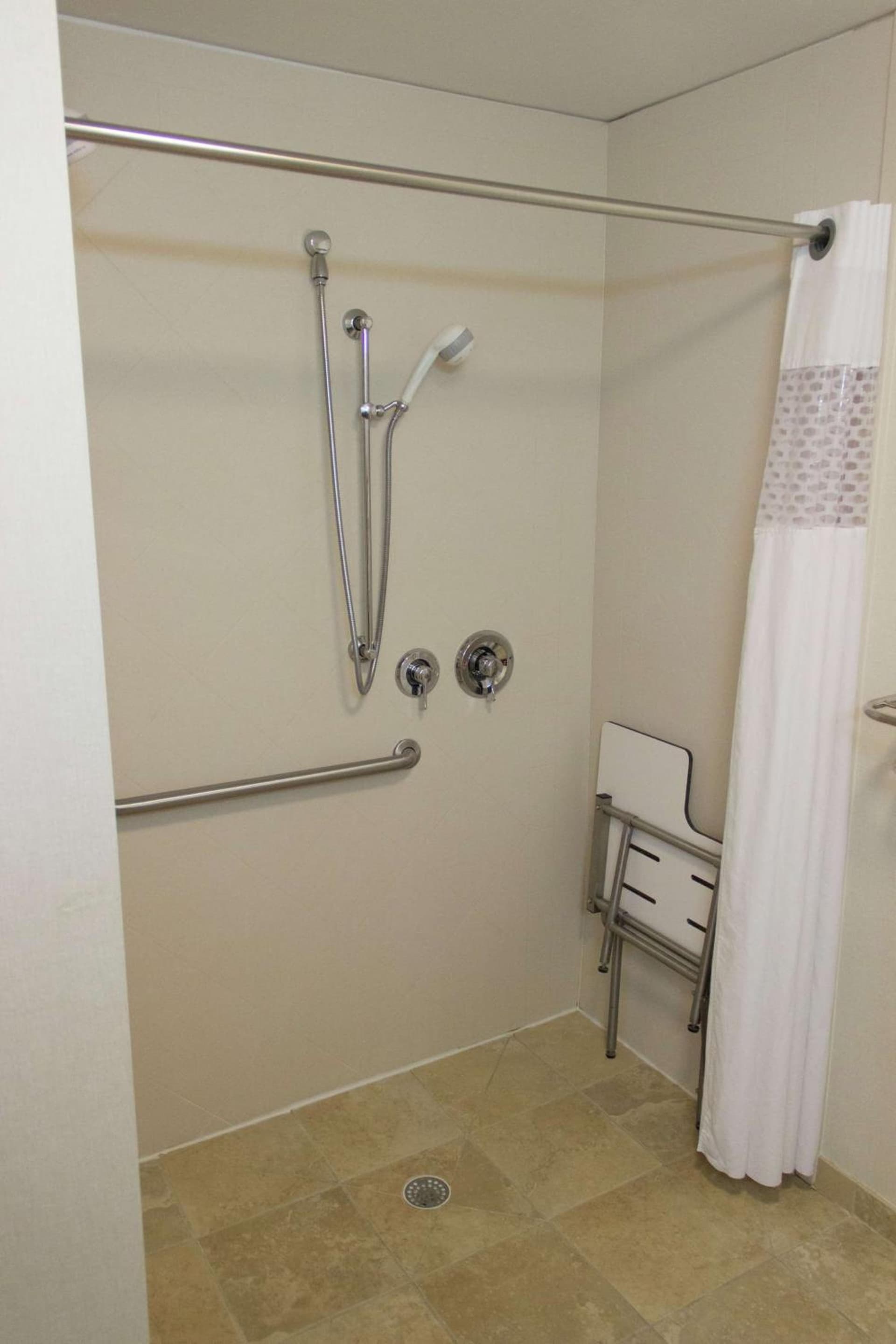 Hampton Inn & Suites Davenport gallery photo in Davenport, IA — image 25