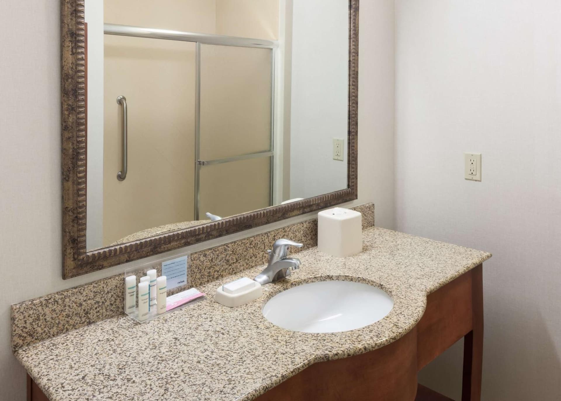 Hampton Inn & Suites Davenport gallery photo in Davenport, IA — image 27