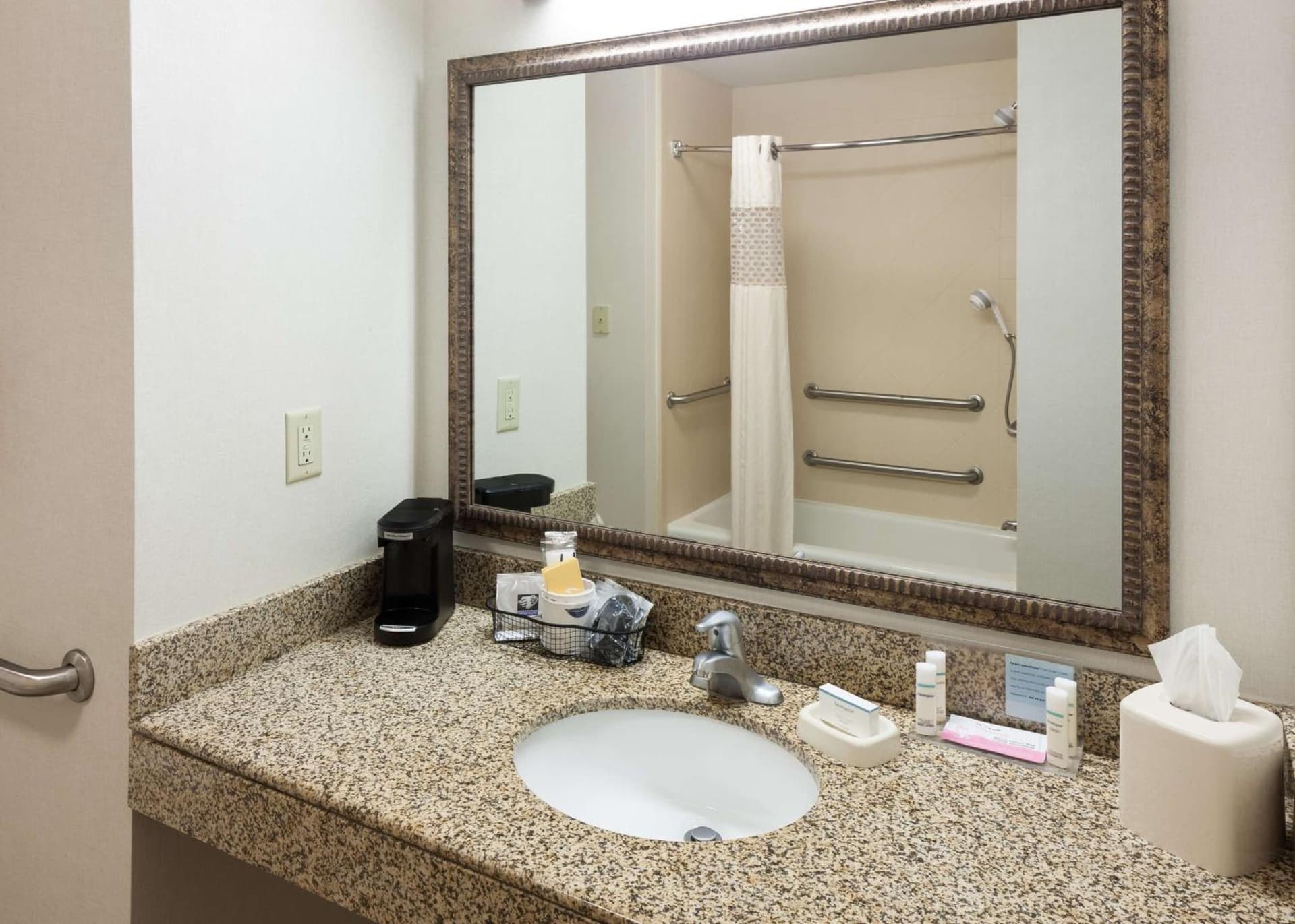 Hampton Inn & Suites Davenport gallery photo in Davenport, IA — image 14