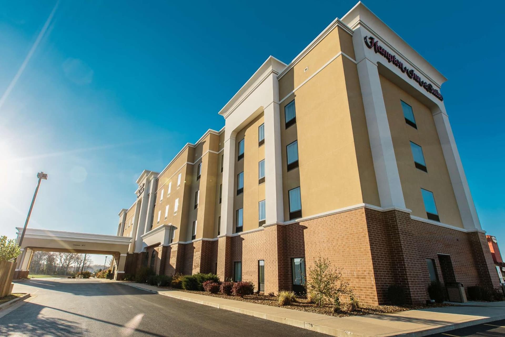 Hampton Inn & Suites Effingham property views in Effingham, IL — gallery photo 3