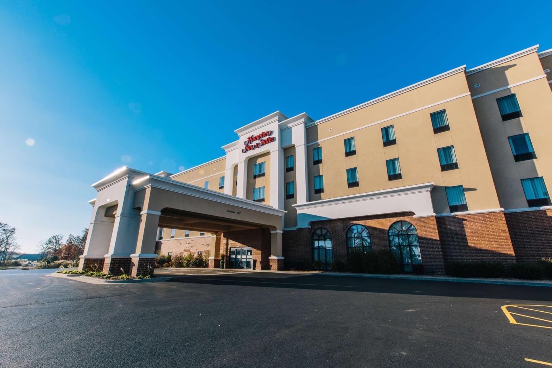 Hampton Inn & Suites Effingham interior in Effingham, IL — gallery photo 2
