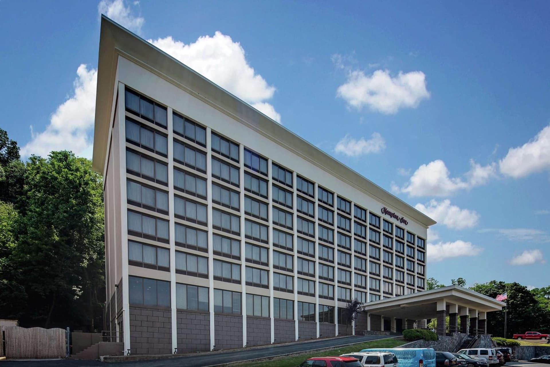 Hampton Inn White Plains/Tarrytown interior in Elmsford, NY — gallery photo 2