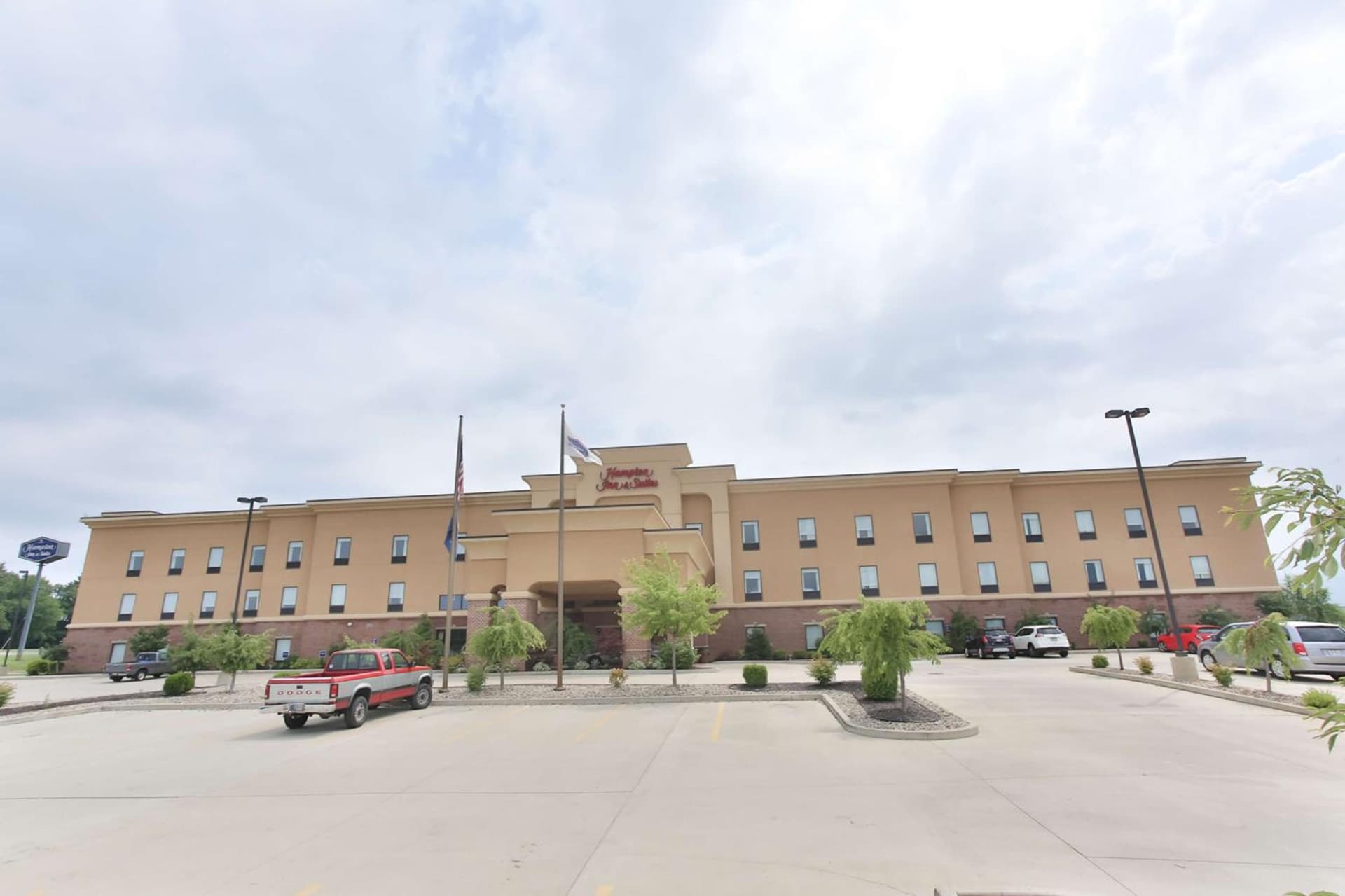 Hampton Inn & Suites Middlebury interior in Middlebury, IN — gallery photo 2