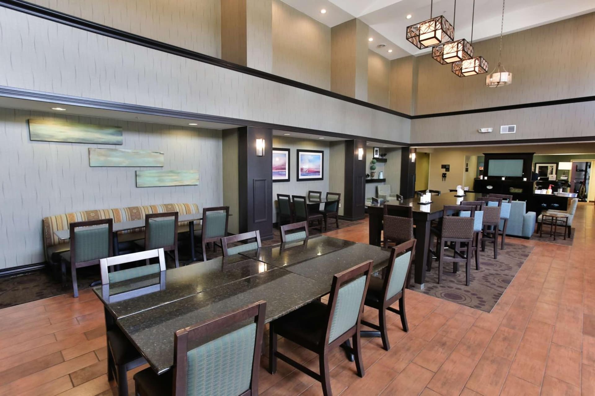 Hampton Inn & Suites Middlebury interior in Middlebury, IN — gallery photo 2