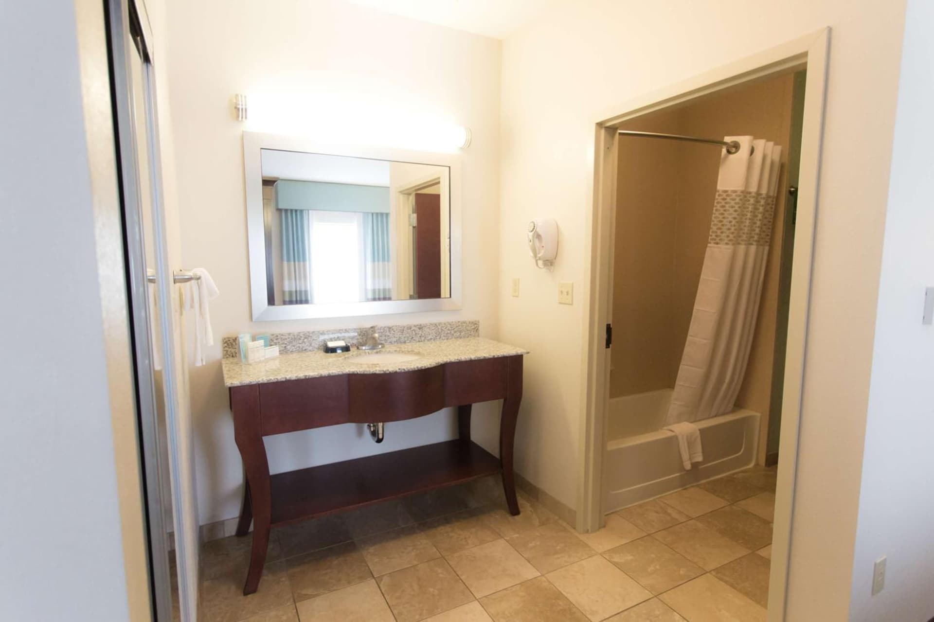 Hampton Inn & Suites Middlebury gallery photo in Middlebury, IN — image 28