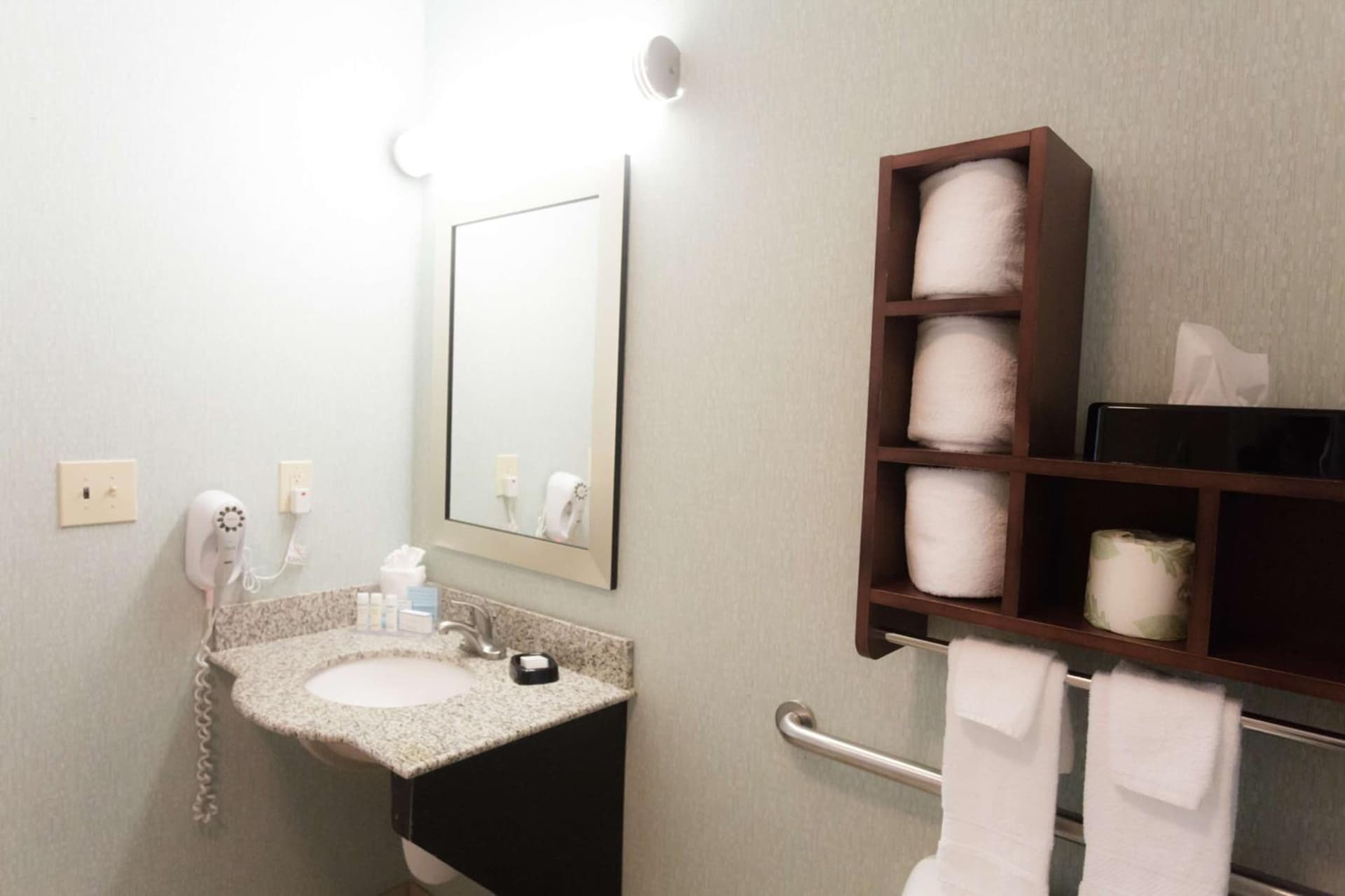 Hampton Inn & Suites Middlebury gallery photo in Middlebury, IN — image 4