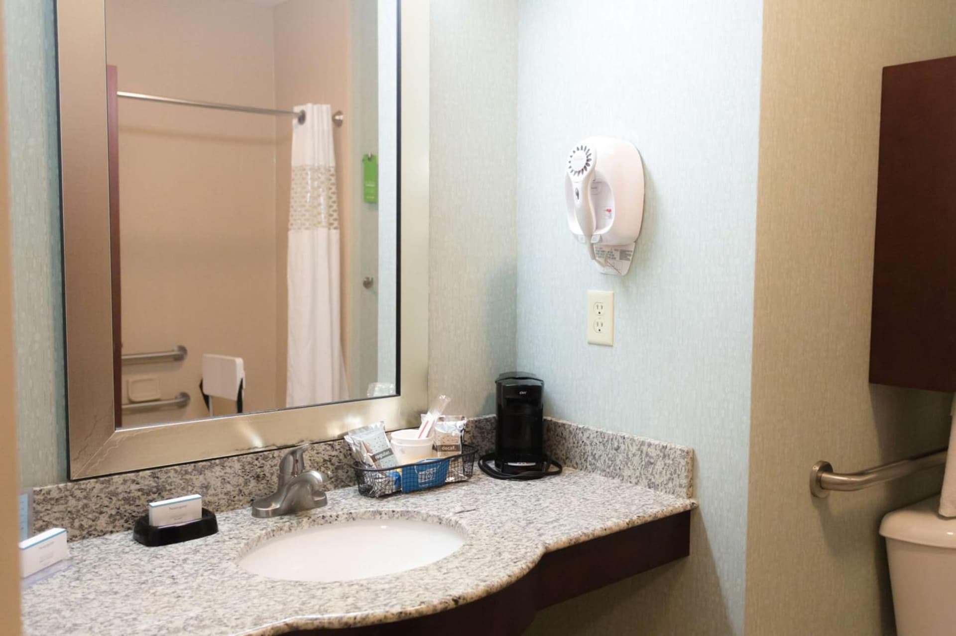 Hampton Inn & Suites Middlebury gallery photo in Middlebury, IN — image 24