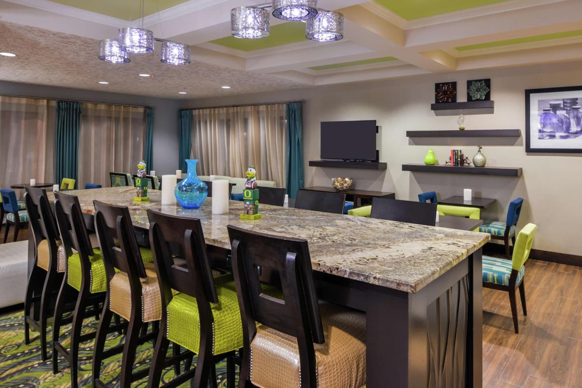 Hampton Inn Eugene interior in Eugene, OR — gallery photo 2