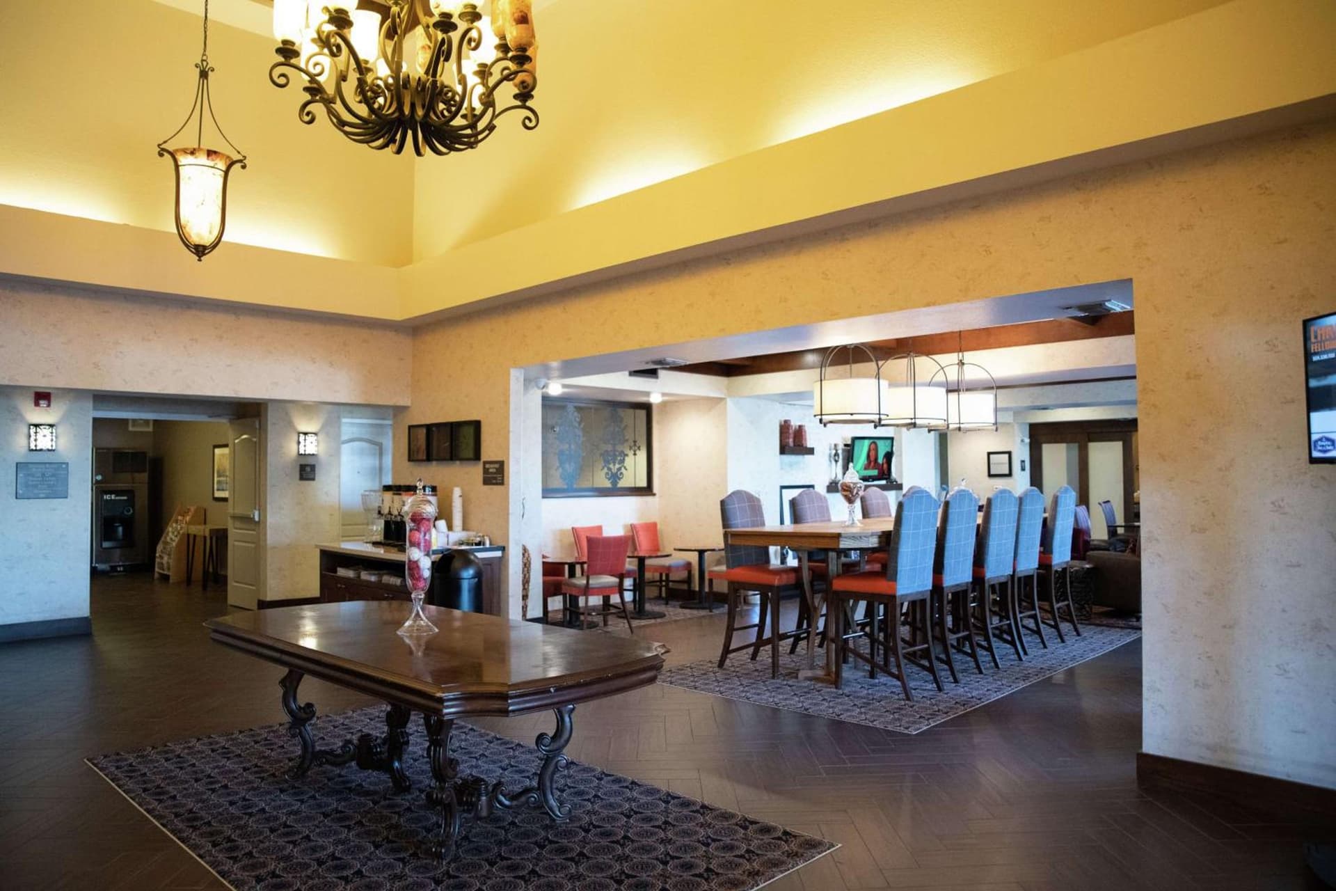 Hampton Inn & Suites Fresno property views in Fresno, CA — gallery photo 3
