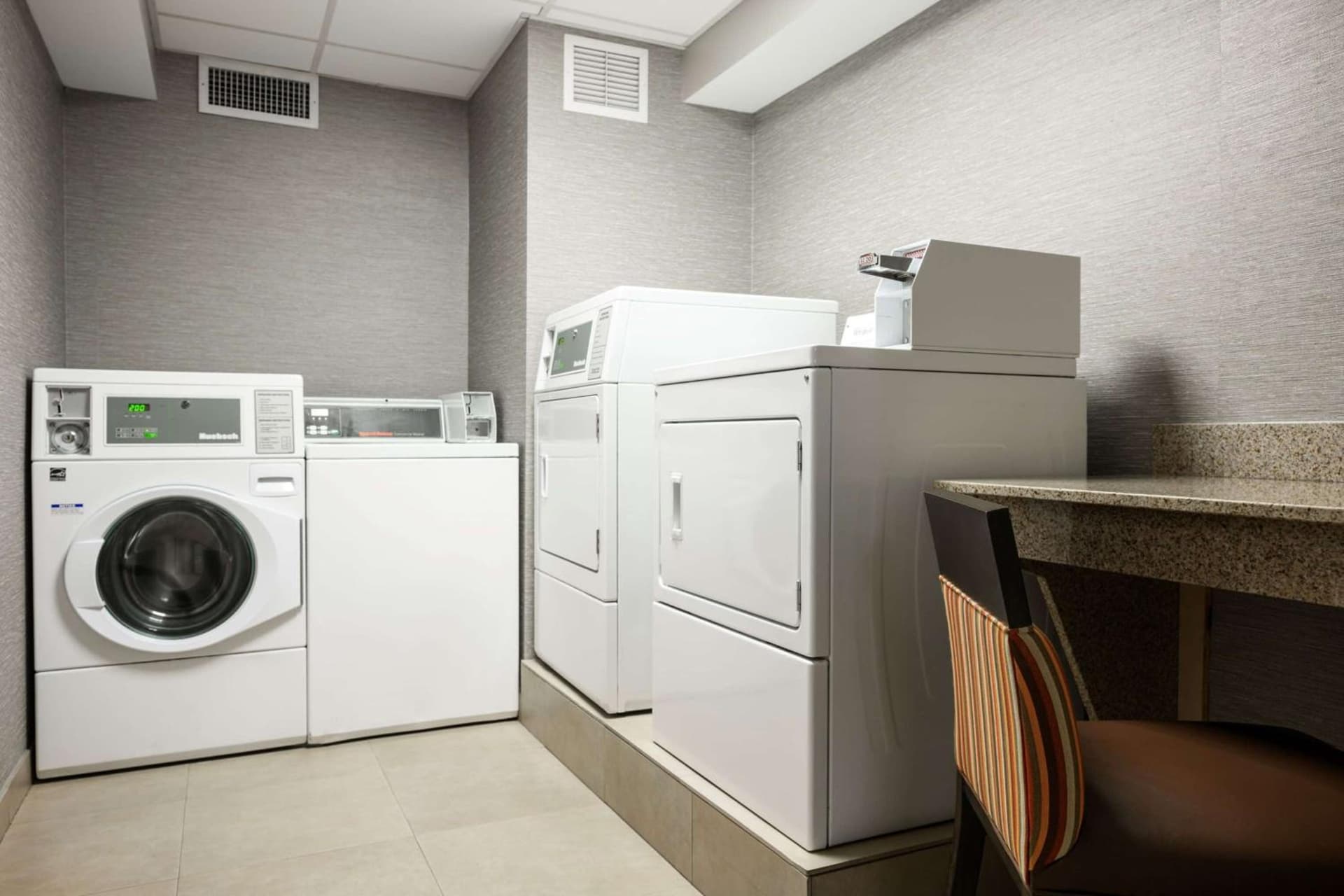 Hampton Inn Evansville Airport gallery photo in Evansville, IN — image 6