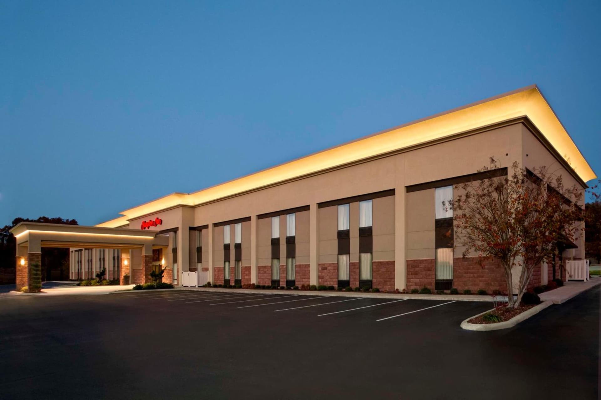 Hampton Inn Forrest City interior in Forrest City, AR — gallery photo 2