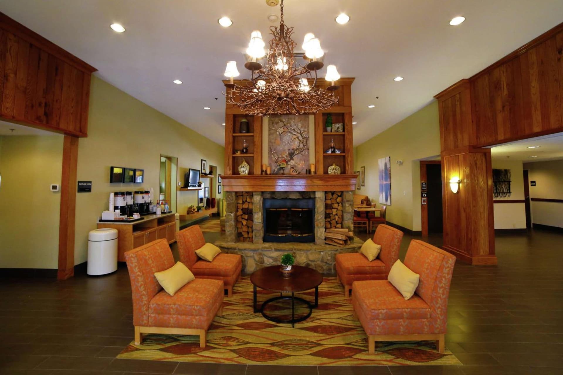 Hampton Inn Franklin, NC interior in Franklin, NC — gallery photo 2