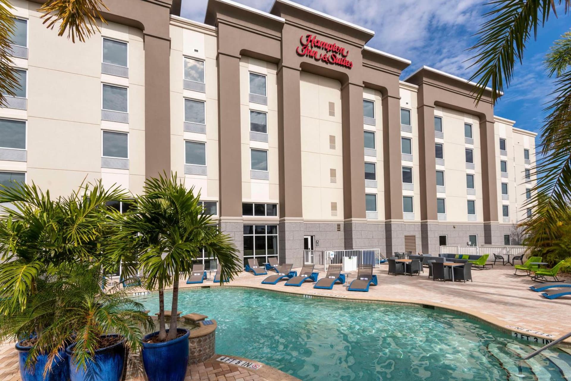 Hampton Inn & Suites Fort Myers-Colonial Boulevard property views in Fort Myers, FL — gallery photo 3