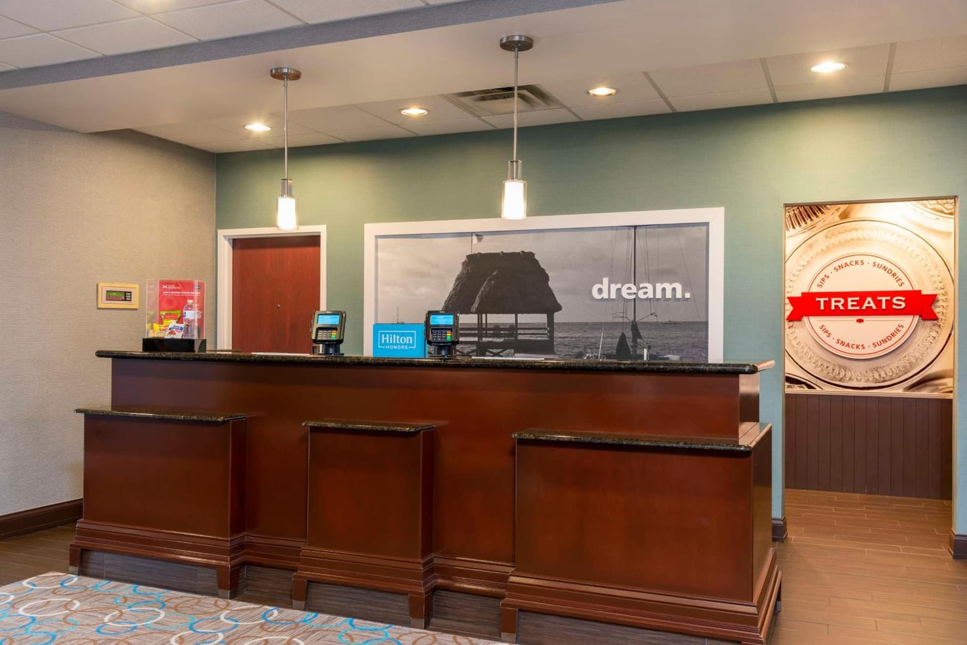 Hampton Inn & Suites Fort Myers-Colonial Boulevard interior in Fort Myers, FL — gallery photo 2
