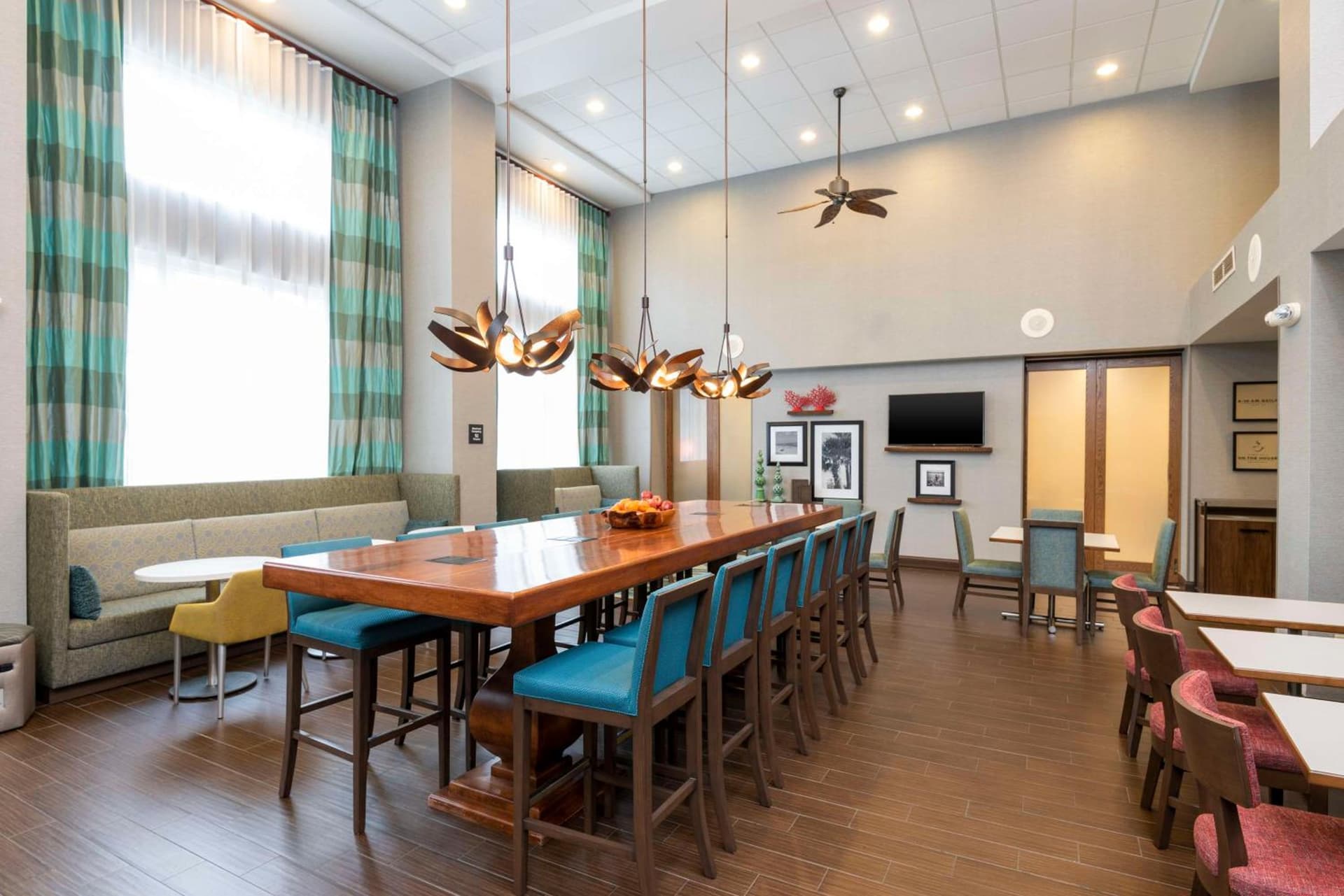 Hampton Inn & Suites Fort Myers-Colonial Boulevard gallery photo in Fort Myers, FL — image 37