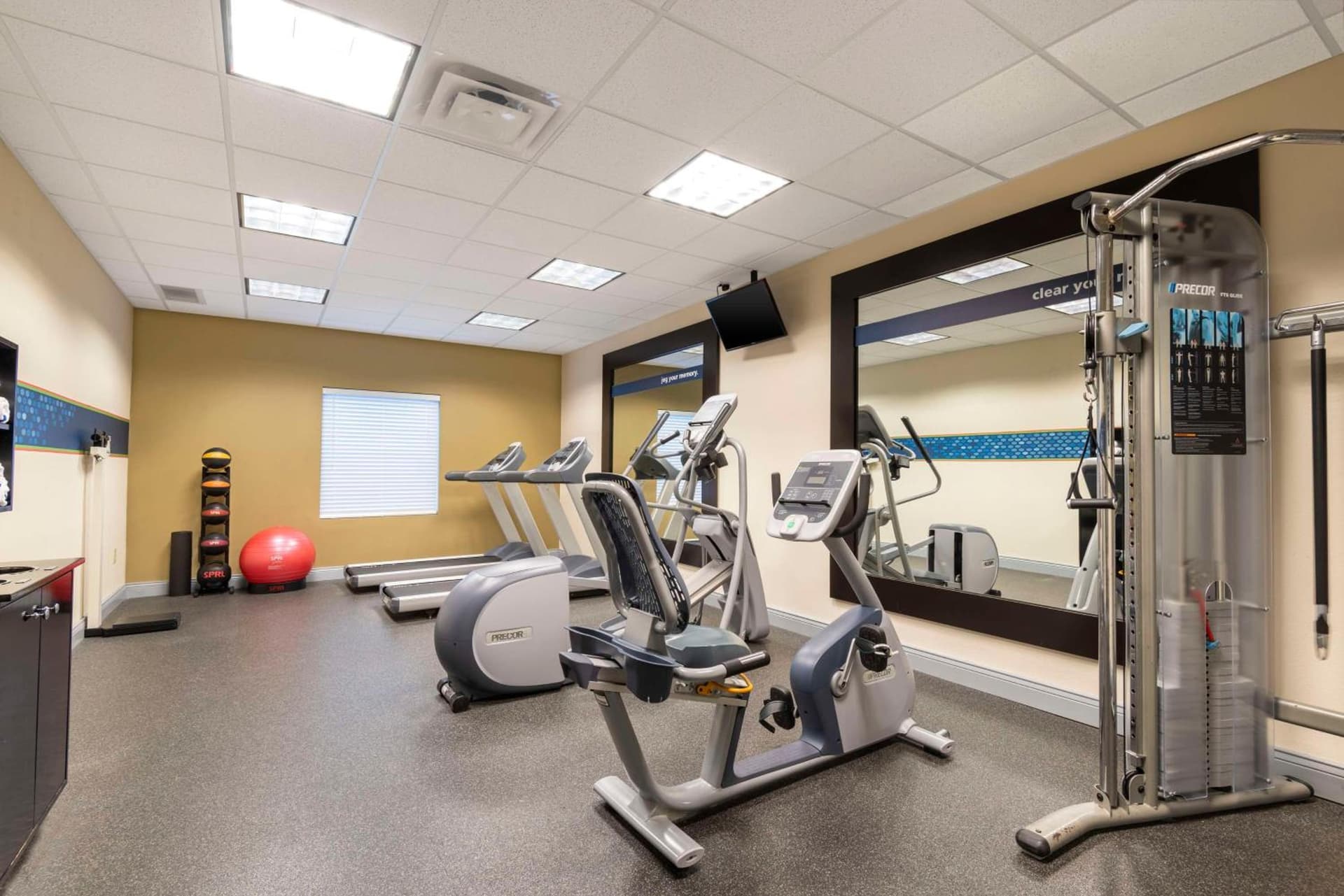Hampton Inn & Suites Fort Myers-Colonial Boulevard gallery photo in Fort Myers, FL — image 39