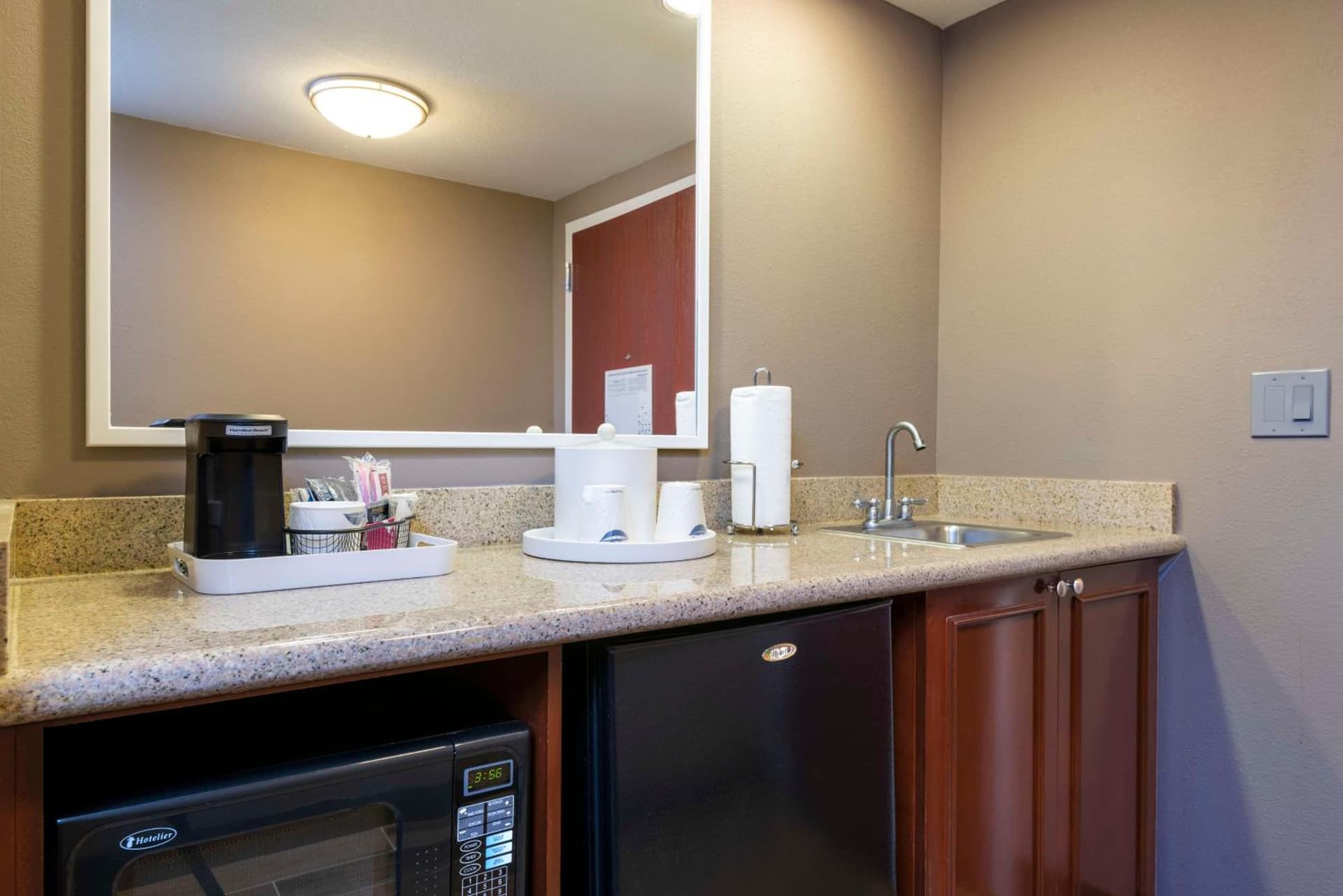 Hampton Inn & Suites Fort Myers-Colonial Boulevard gallery photo in Fort Myers, FL — image 22