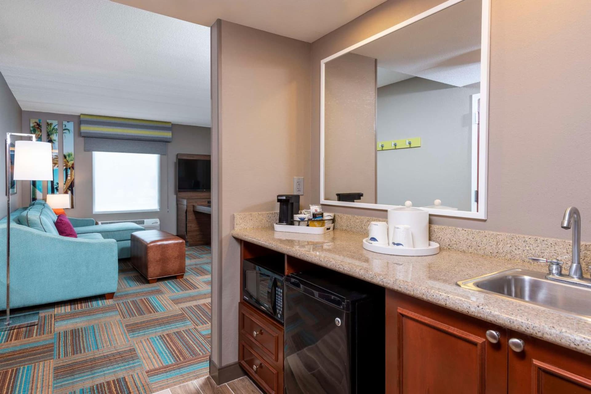 Hampton Inn & Suites Fort Myers-Colonial Boulevard gallery photo in Fort Myers, FL — image 6
