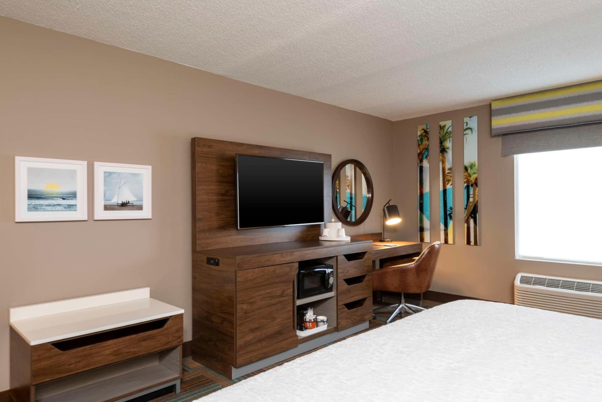 Hampton Inn & Suites Fort Myers-Colonial Boulevard gallery photo in Fort Myers, FL — image 4