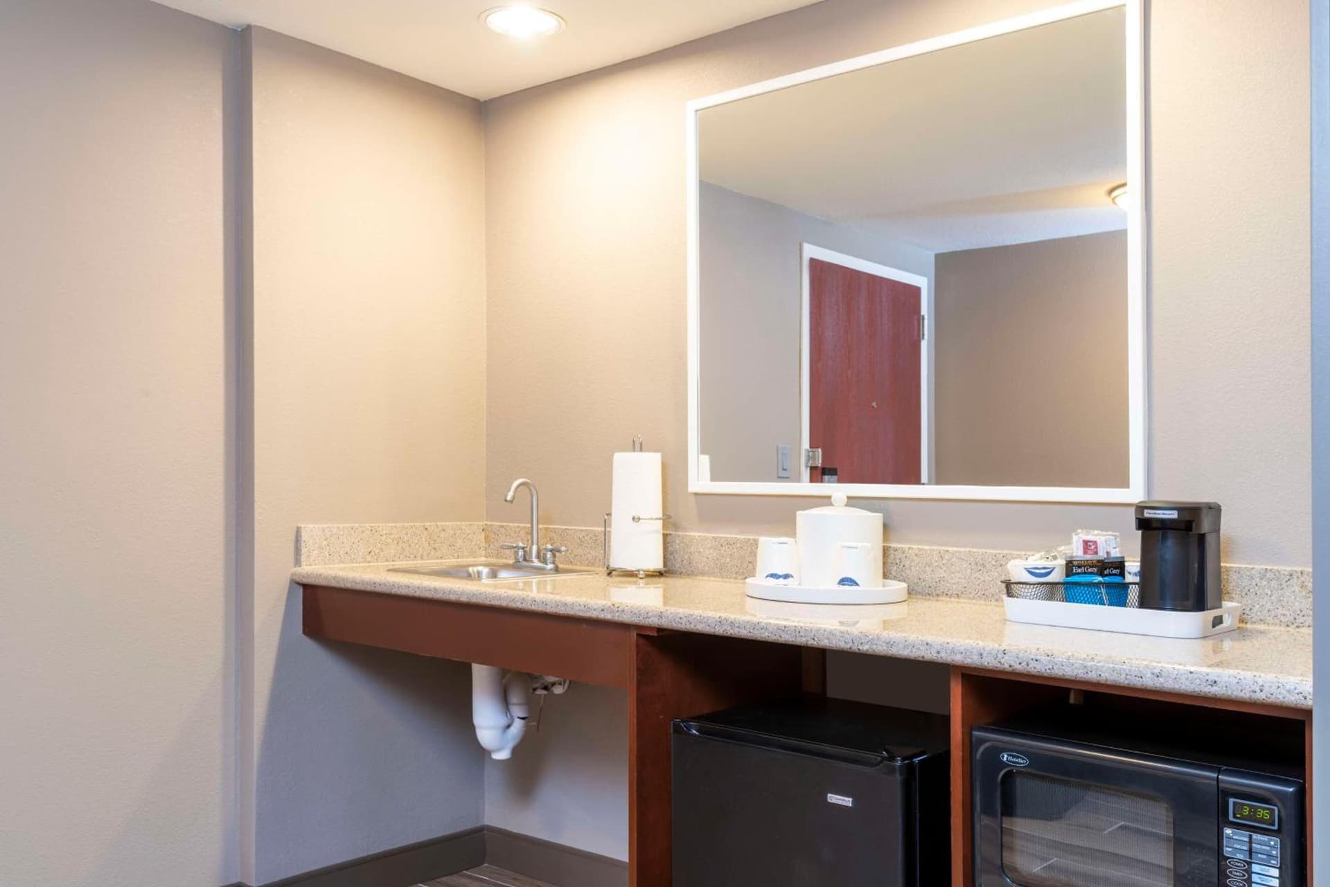 Hampton Inn & Suites Fort Myers-Colonial Boulevard gallery photo in Fort Myers, FL — image 25
