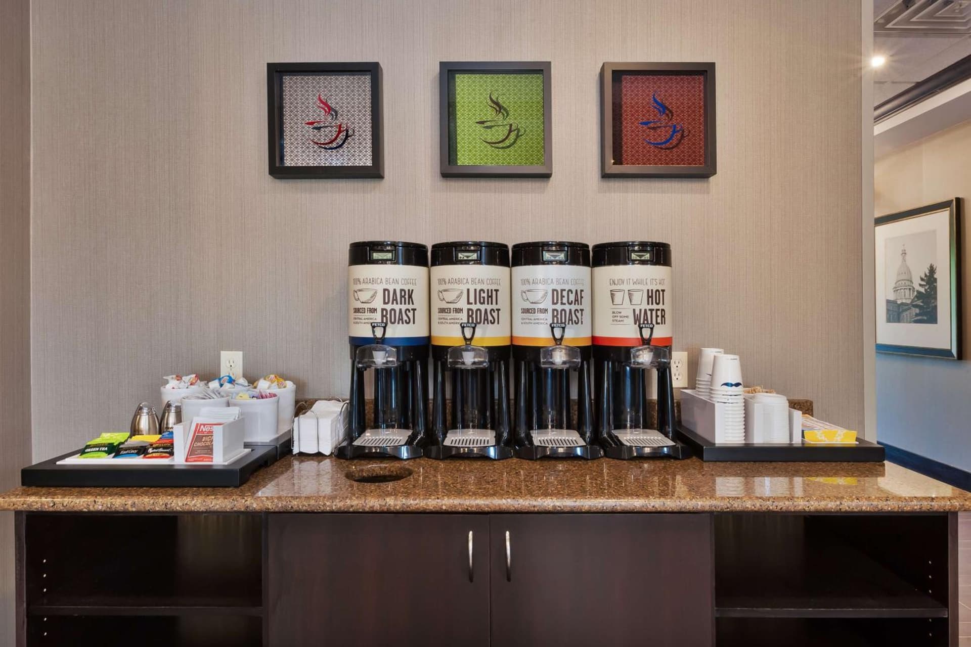 Hampton Inn and Suites Flint/Grand Blanc gallery photo in Flint, MI — image 8