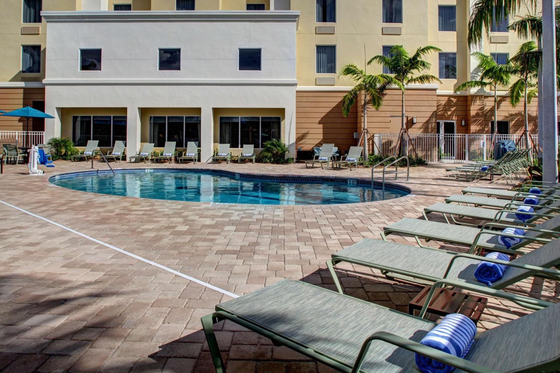 Hampton Inn and Suites Coconut Creek gallery photo in West Dixie Bend, FL — image 8